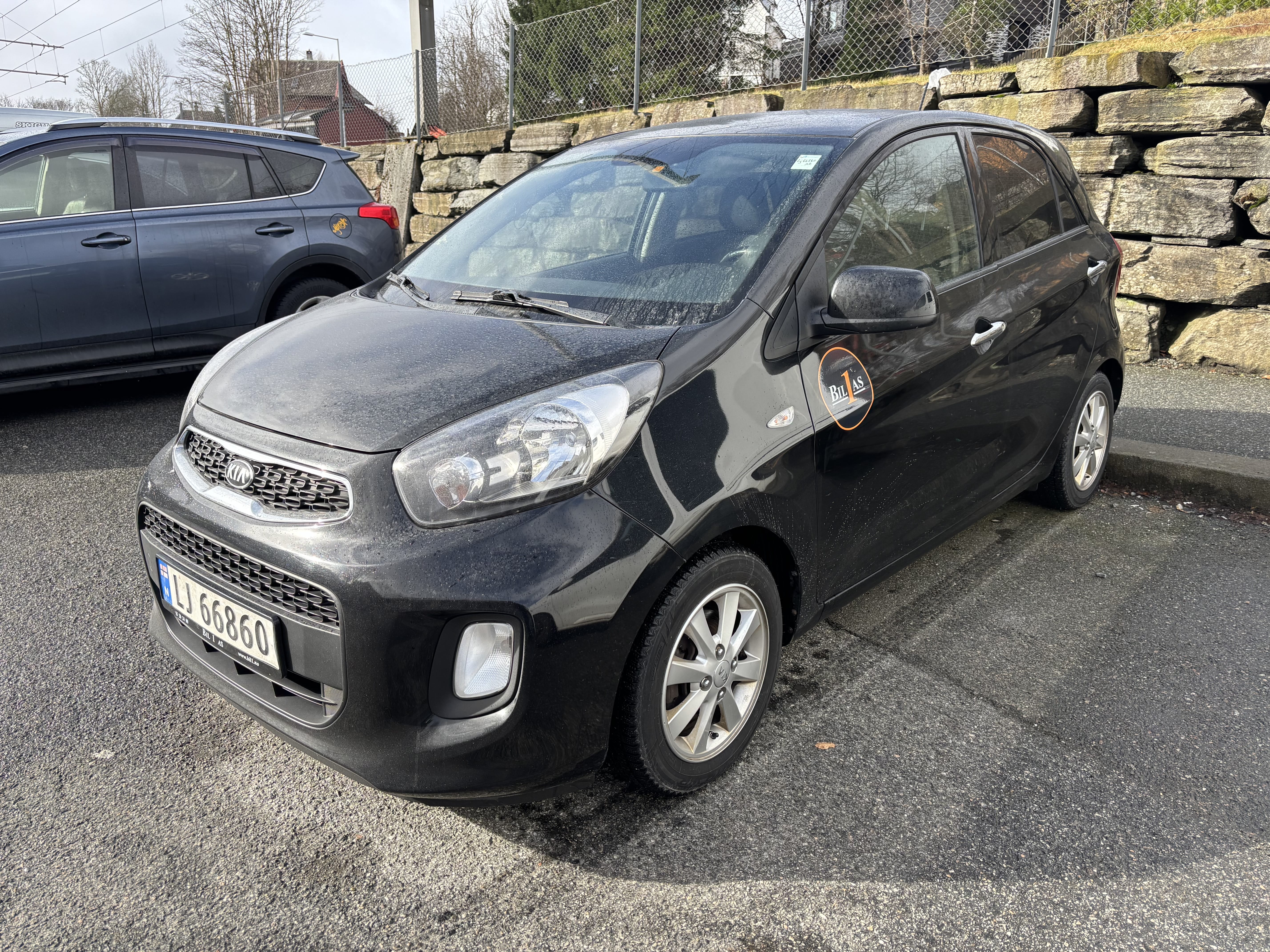Kia Picanto 5 seter sort 17 with USB charging ports
