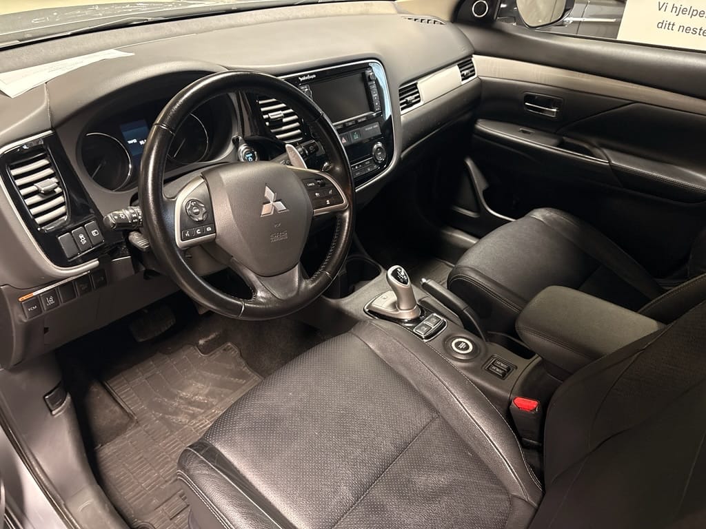 Mitsubishi Outlander PHEV MOTION with GPS
