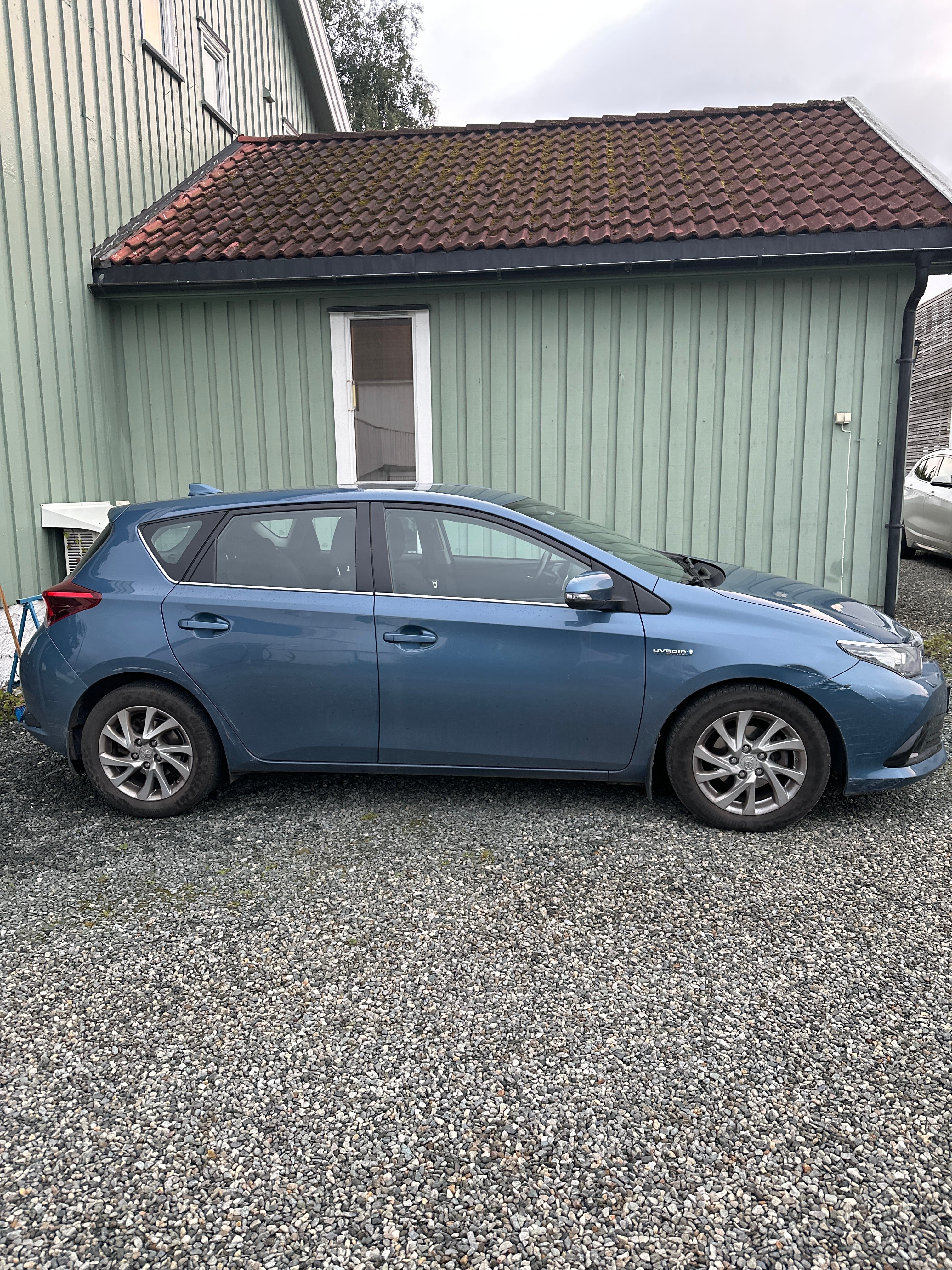 Toyota Auris Hybrid with Air conditioning