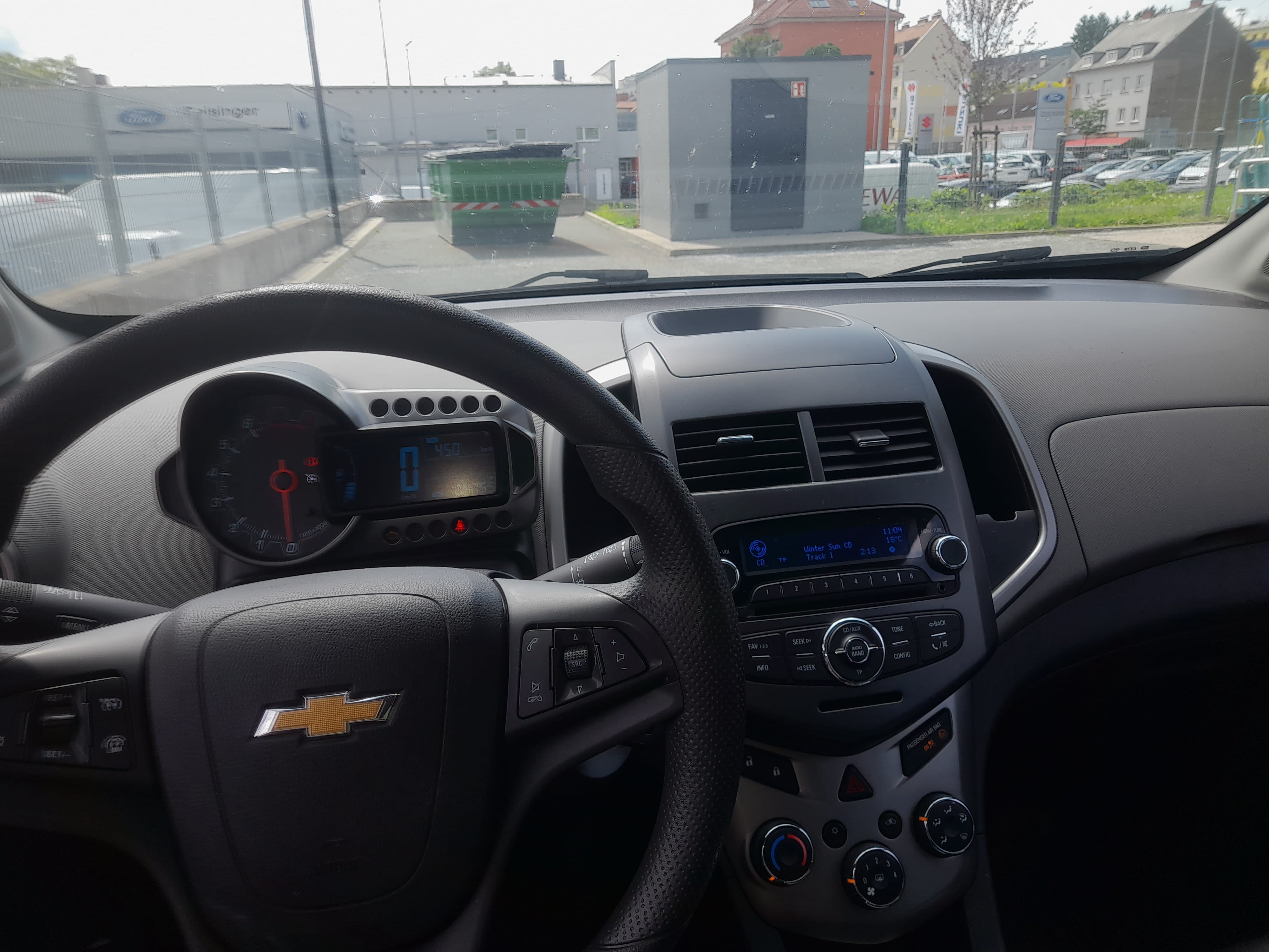 Chevrolet Aveo mit Kindersitz