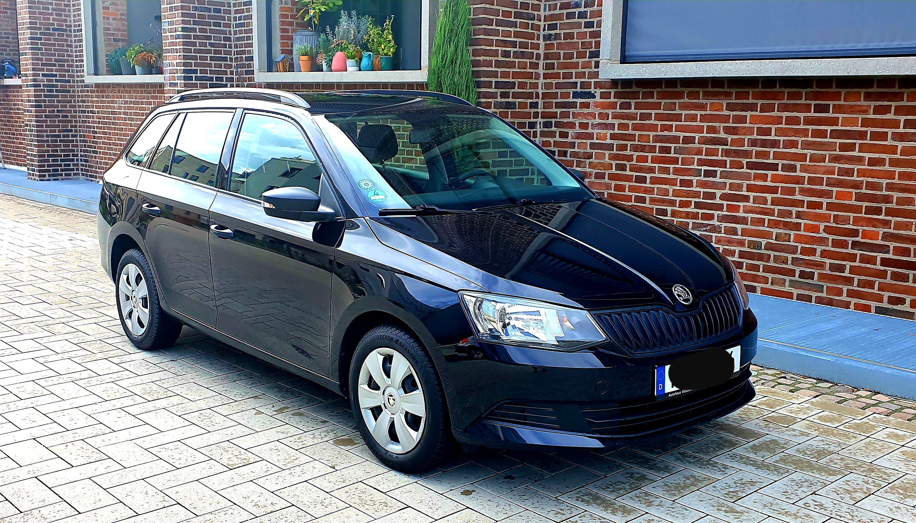 Skoda Fabia Kombi Platzwunder Clouth mit Winterreifen