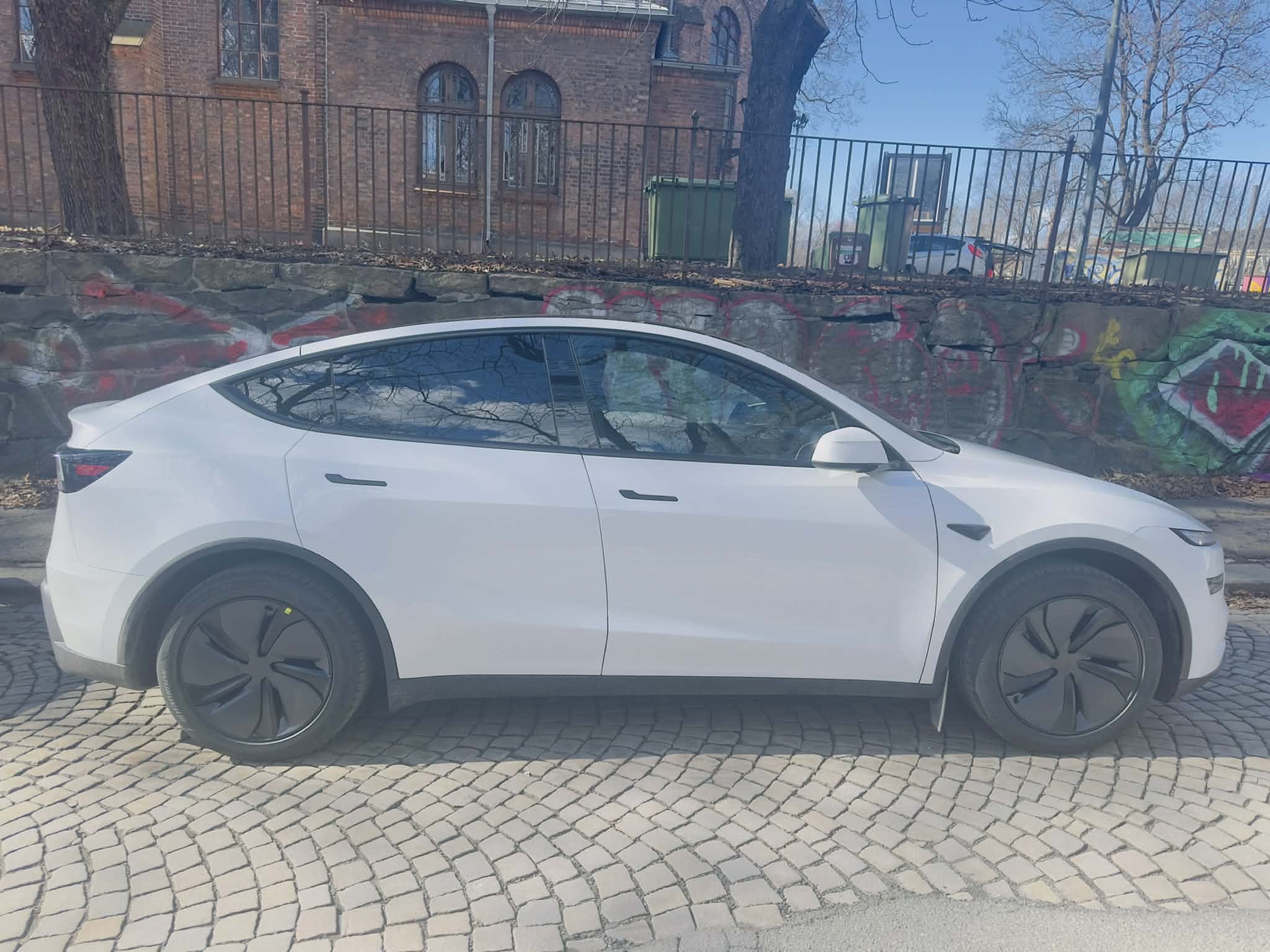 Tesla Model Y Performance med Aircondition
