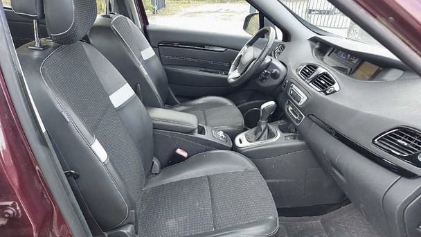 Renault Grand Scenic Louez le Renault Grand Scénic 7 Places – Spacieux, Confortable et Économique !