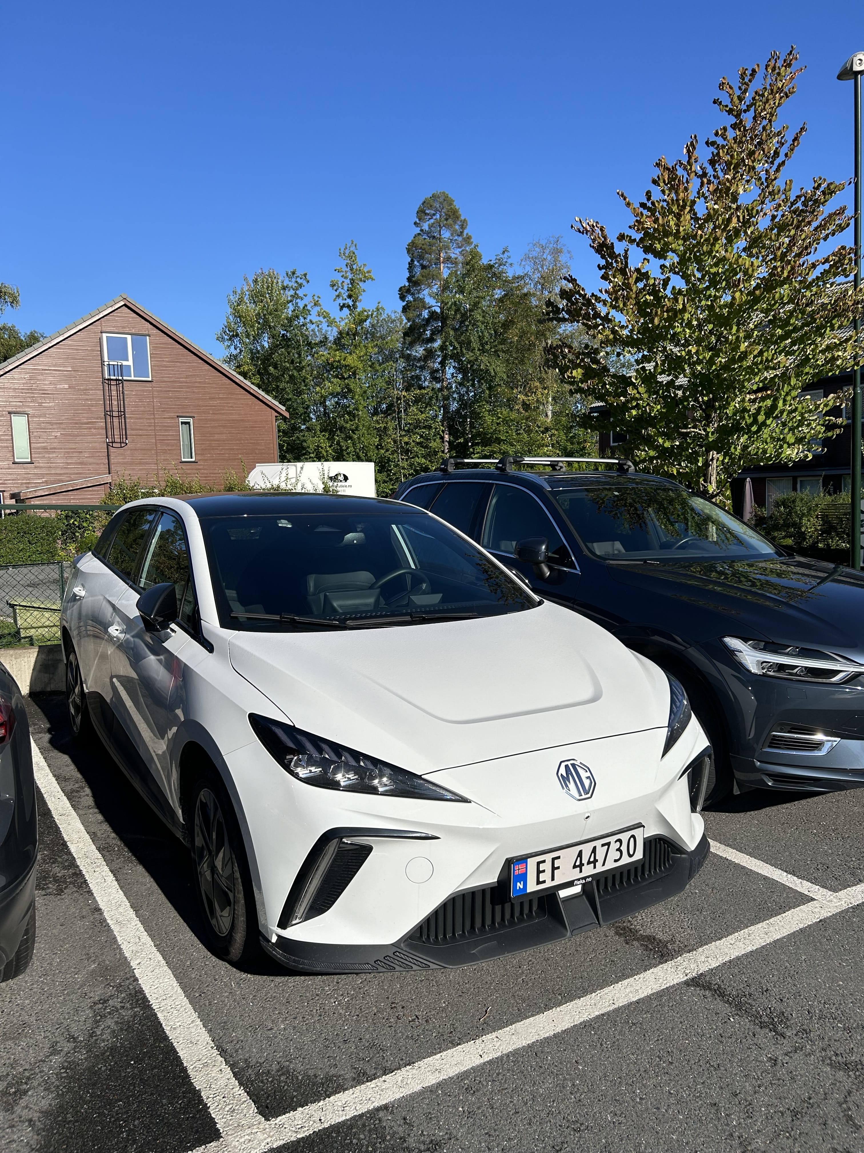 MG MG4 Luxury – 435 km rekkevidde – Masse utstyr med Aircondition