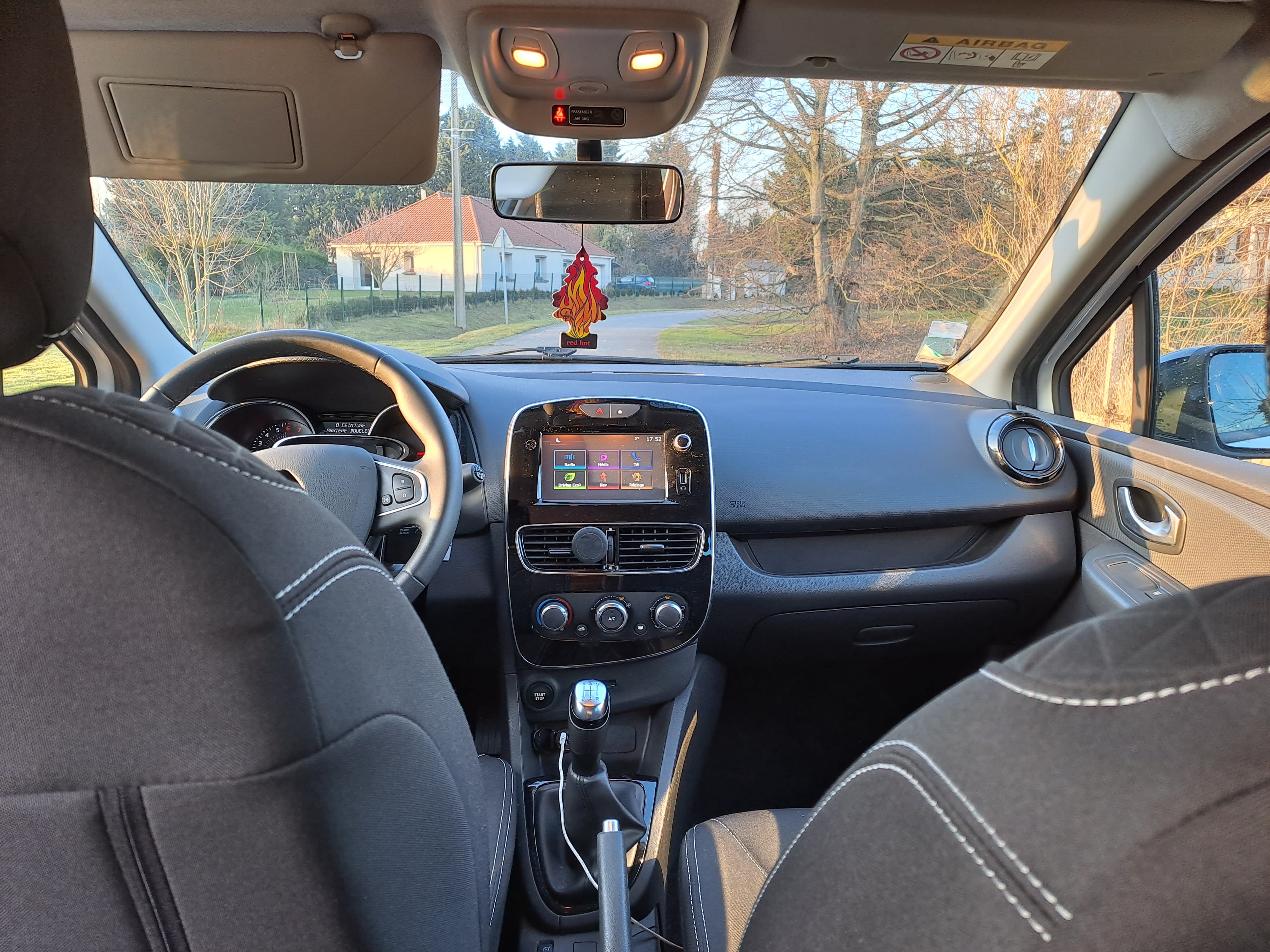 Renault Clio avec Siège bébé