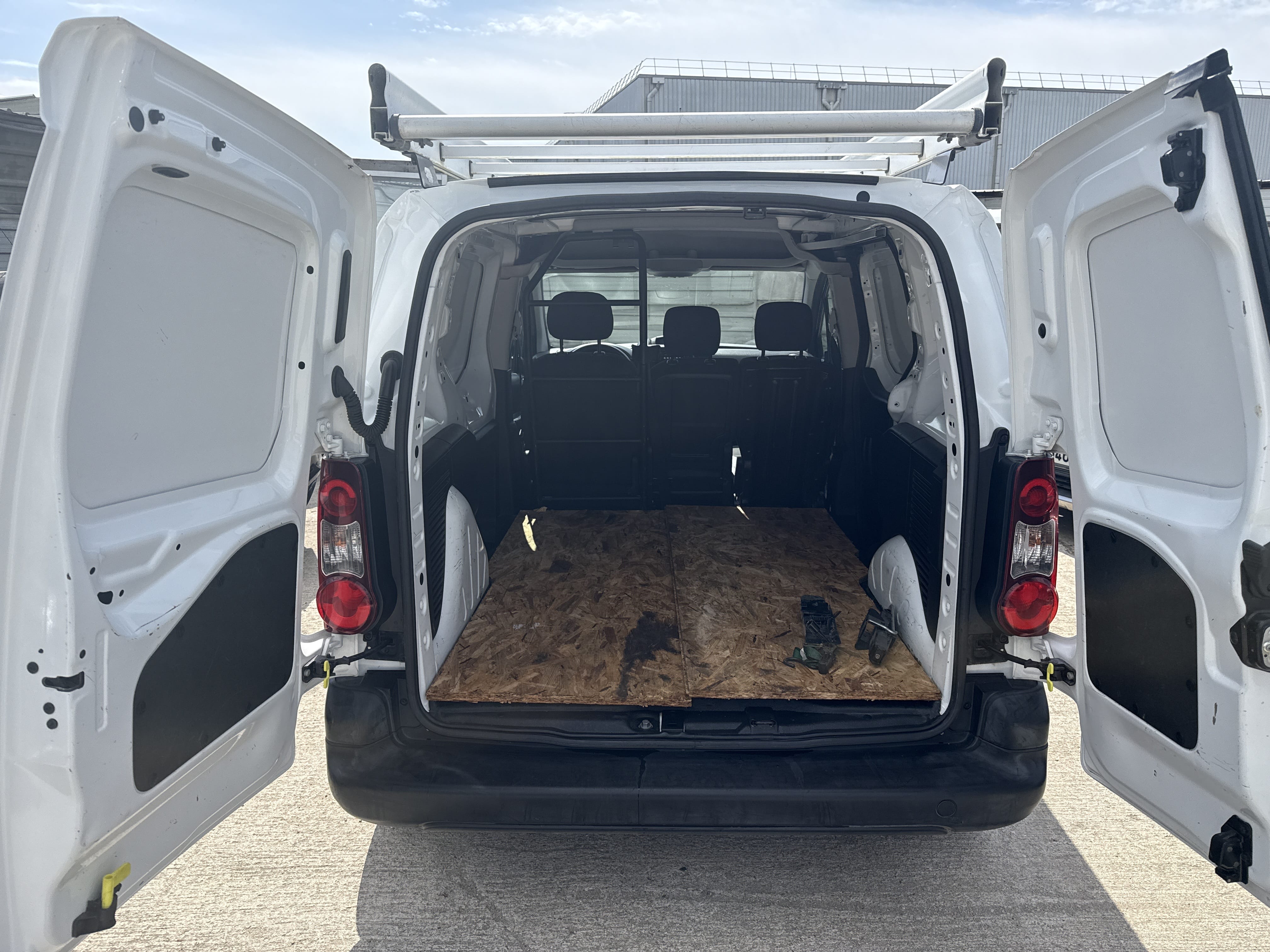 Peugeot Partner Fourgon avec Port USB