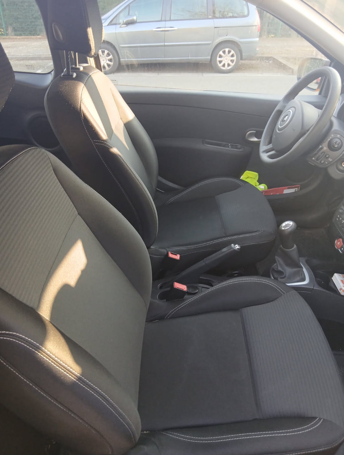 Renault Clio 1.2 16v 75cv atmo essence SP98 avec Audio Bluetooth