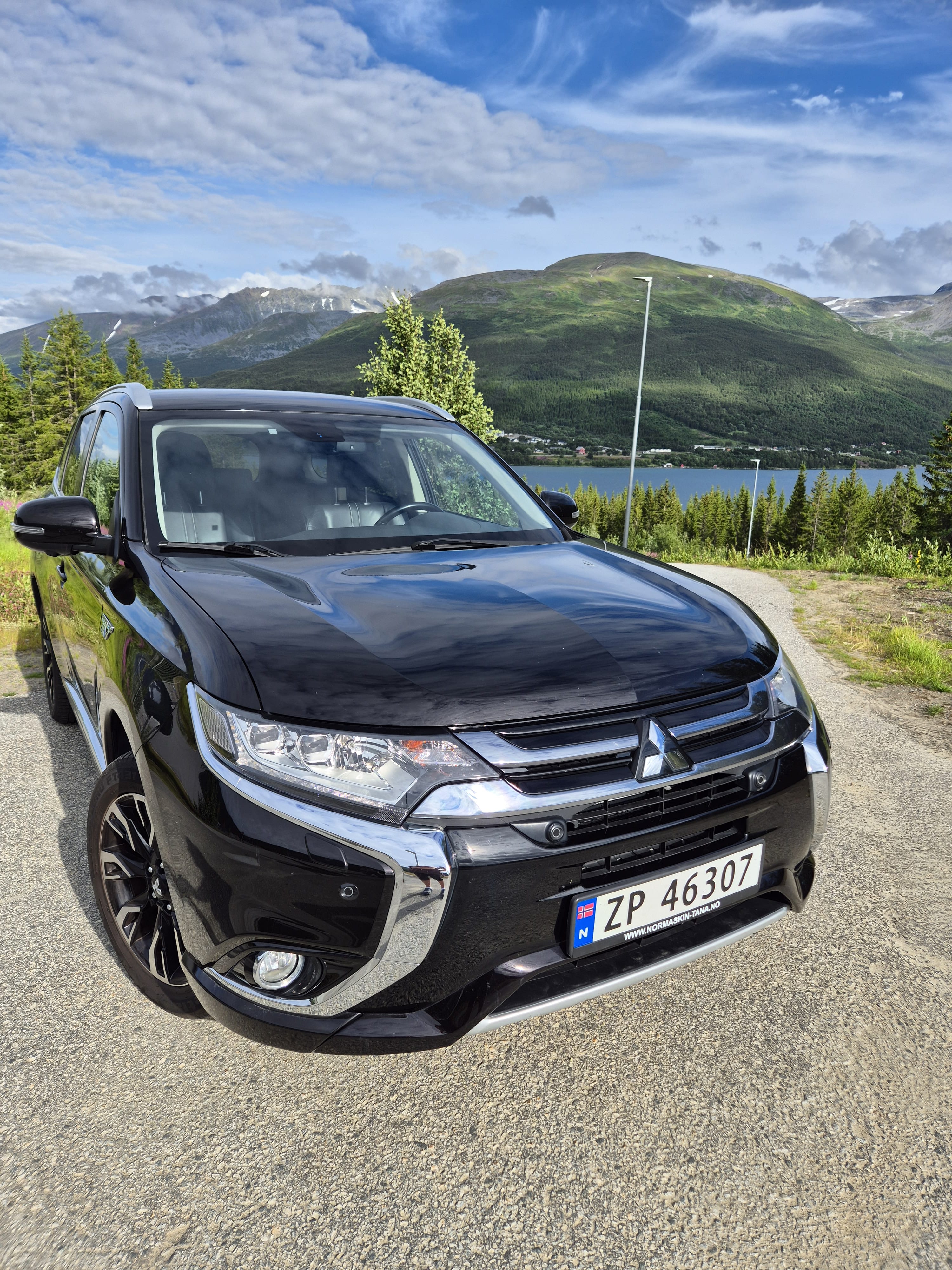 Mitsubishi Outlander PHEV SE med Cruisekontroll