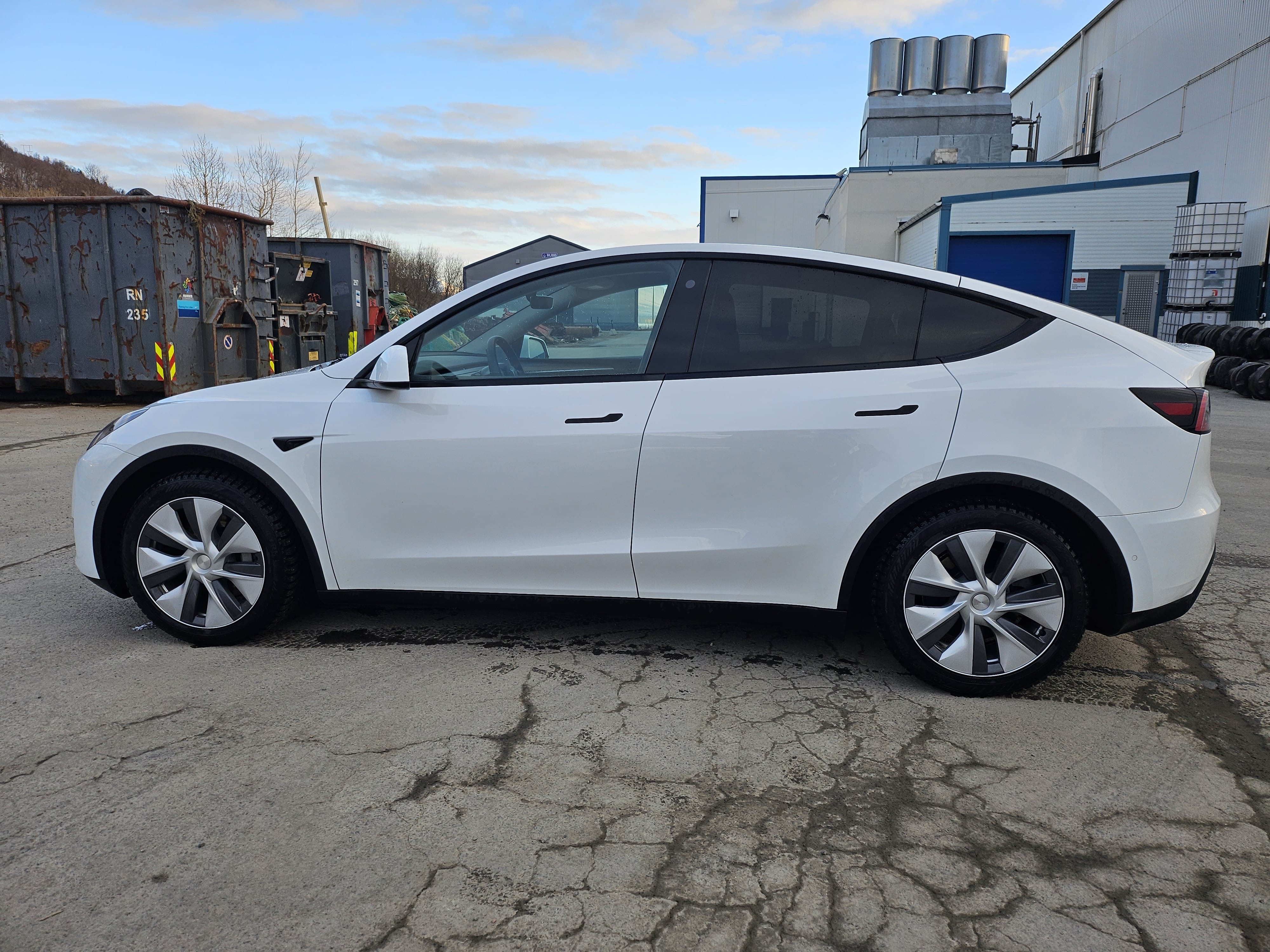Tesla Model Y met Cruise control