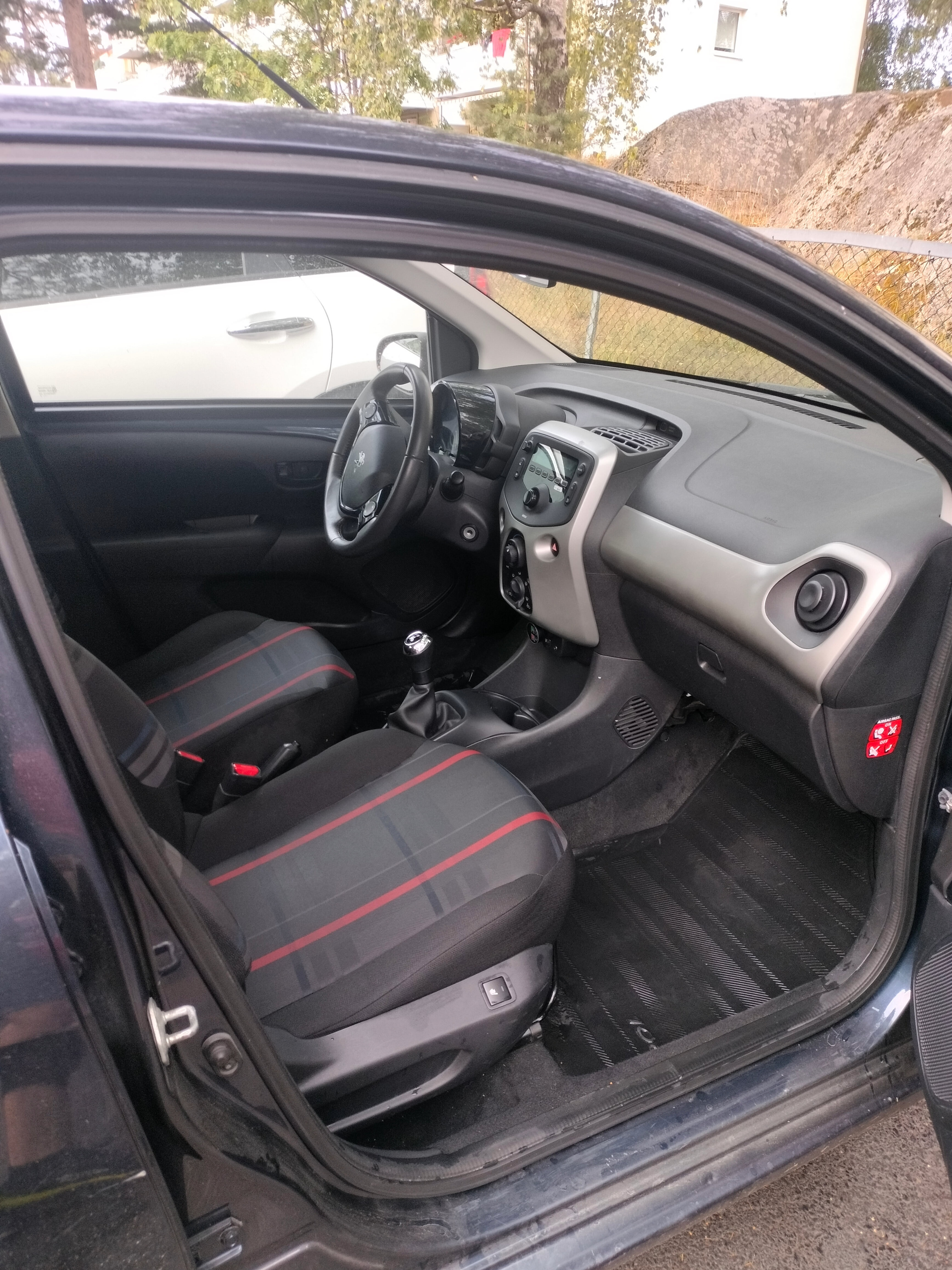 Peugeot 108 med Lydinngang