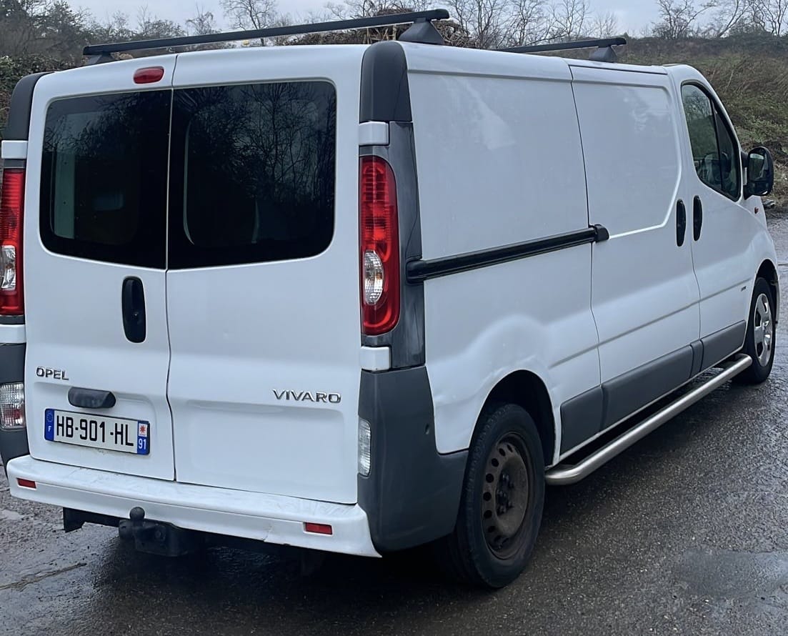 Opel Vivaro avec Entrée audio / iPod