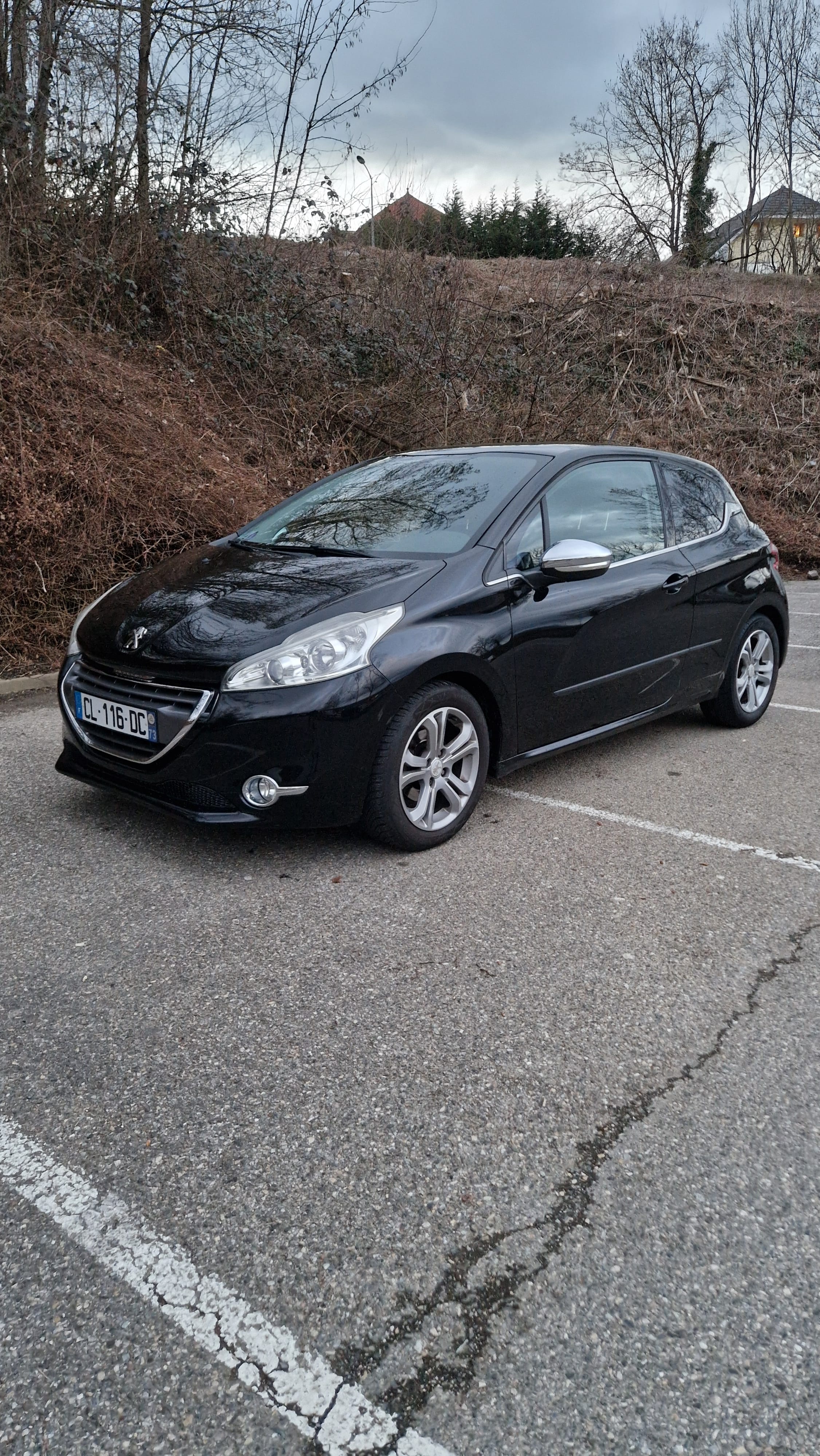 Peugeot 208 1.6 vti 120cv avec GPS
