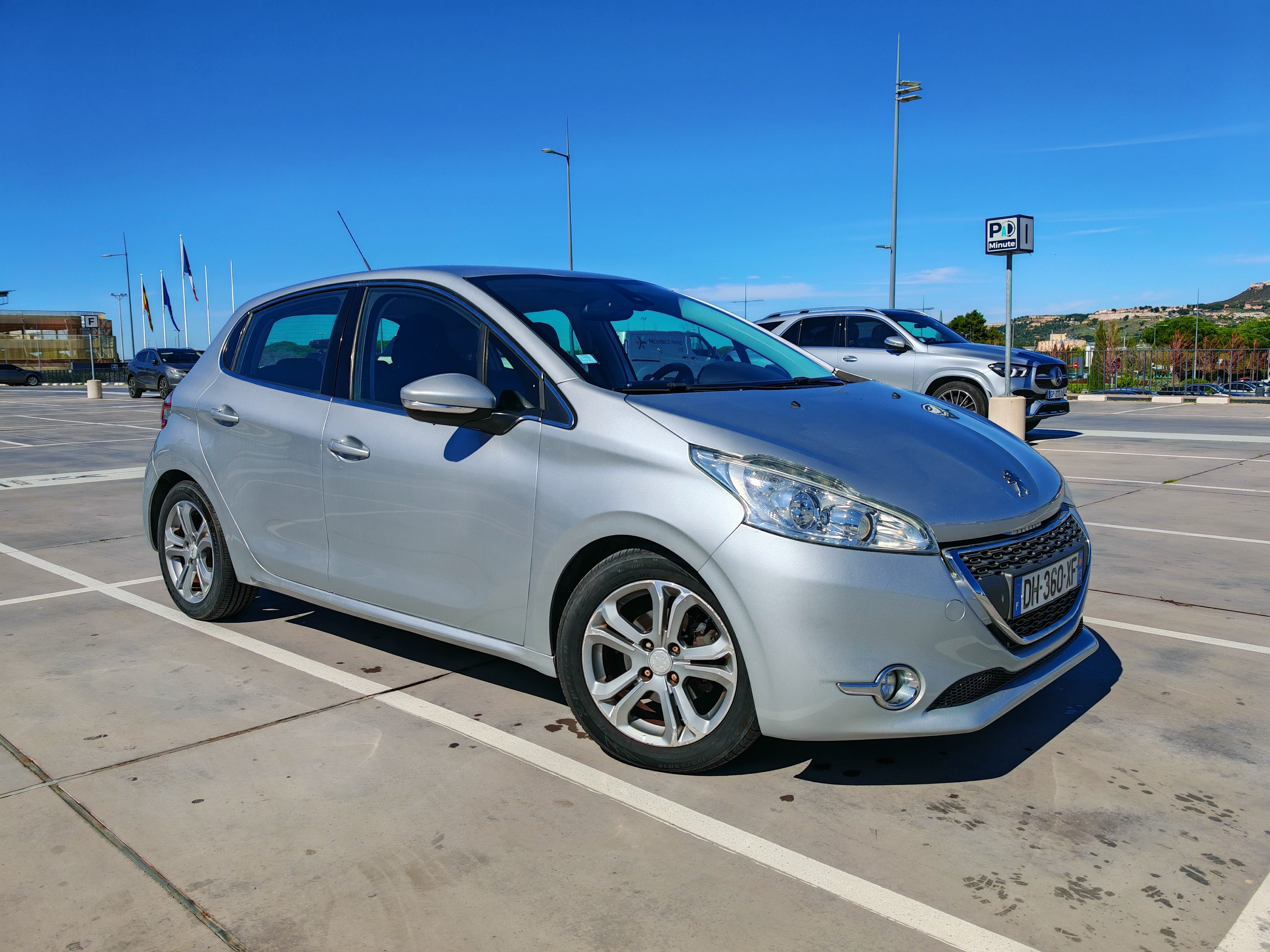 Peugeot 208 Gare Aix Tgv avec Climatisation