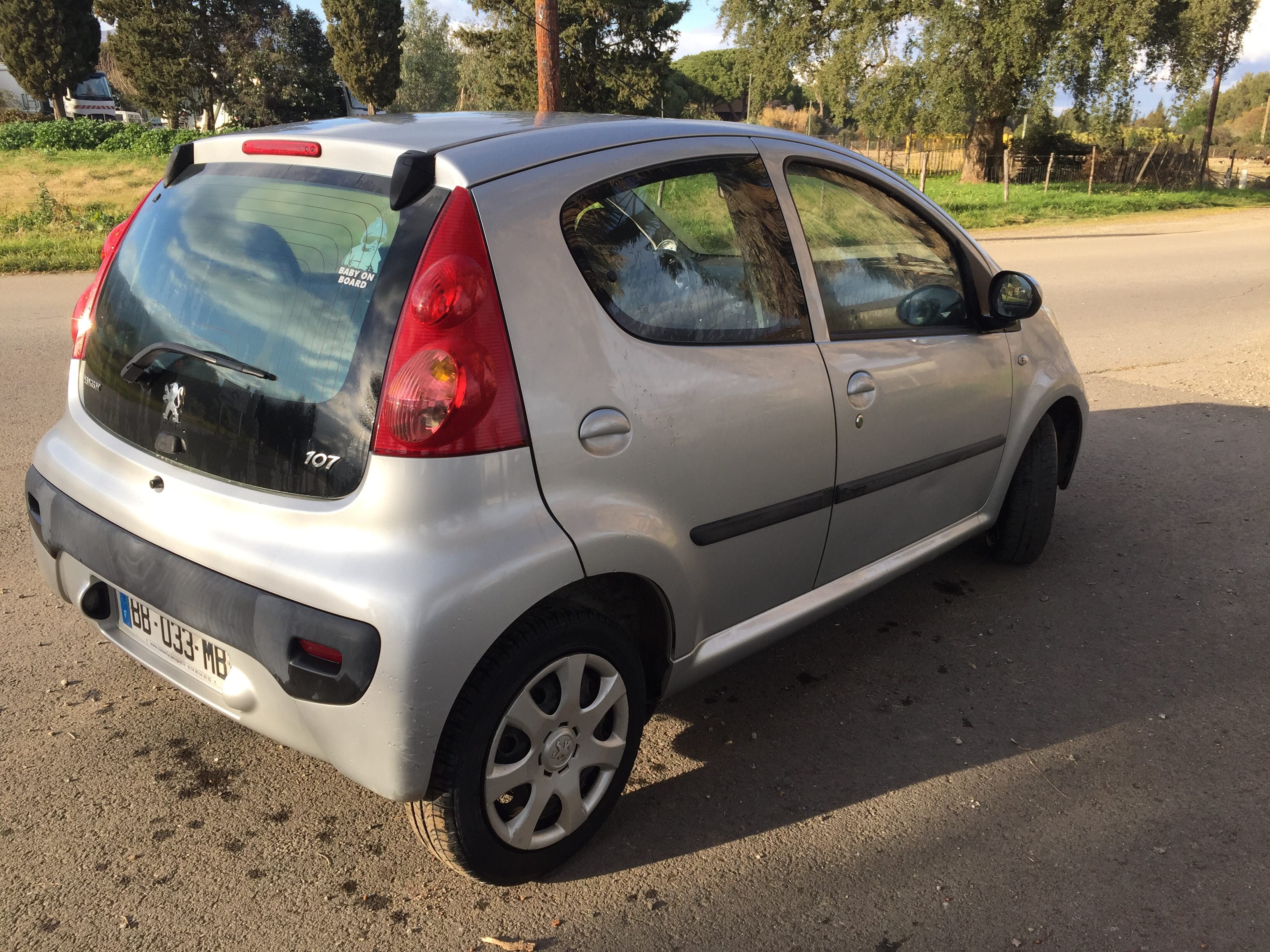 Peugeot 107 avec Entrée audio / iPod