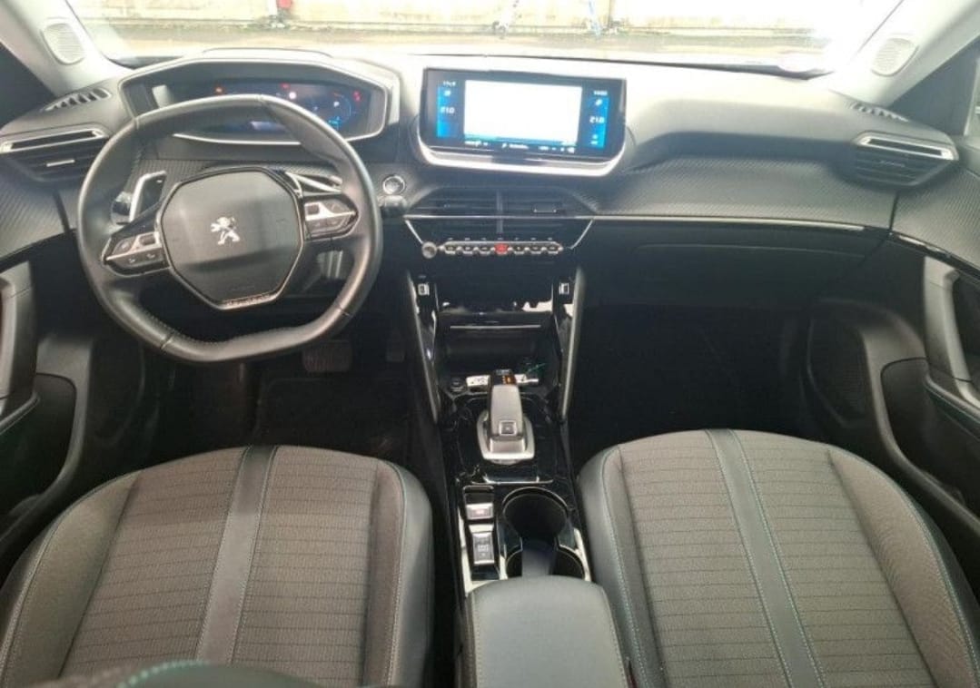 Peugeot 2008 with GPS