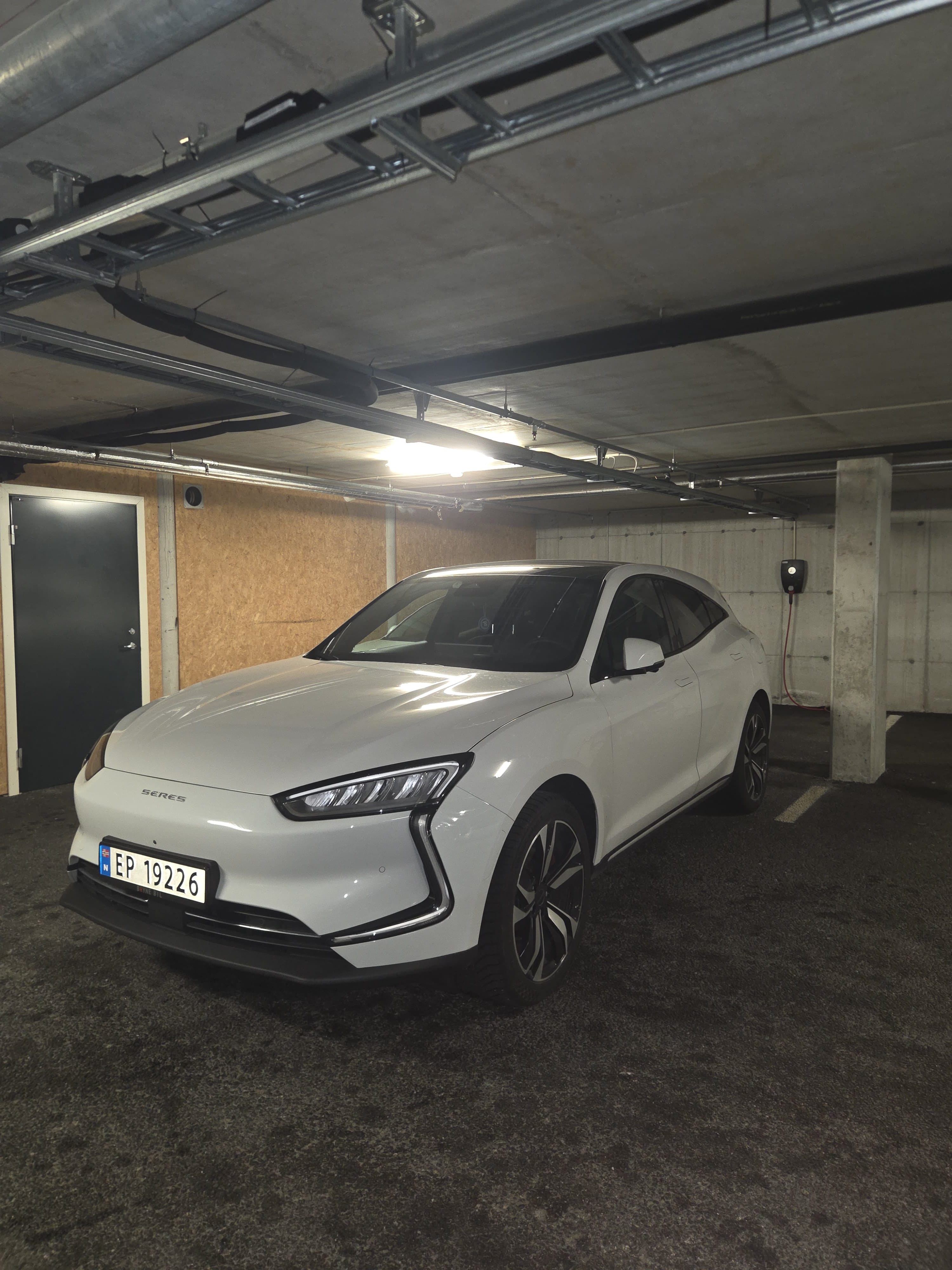 Seres Seres 5 Premium 4WD, 2025, Electric, automatic