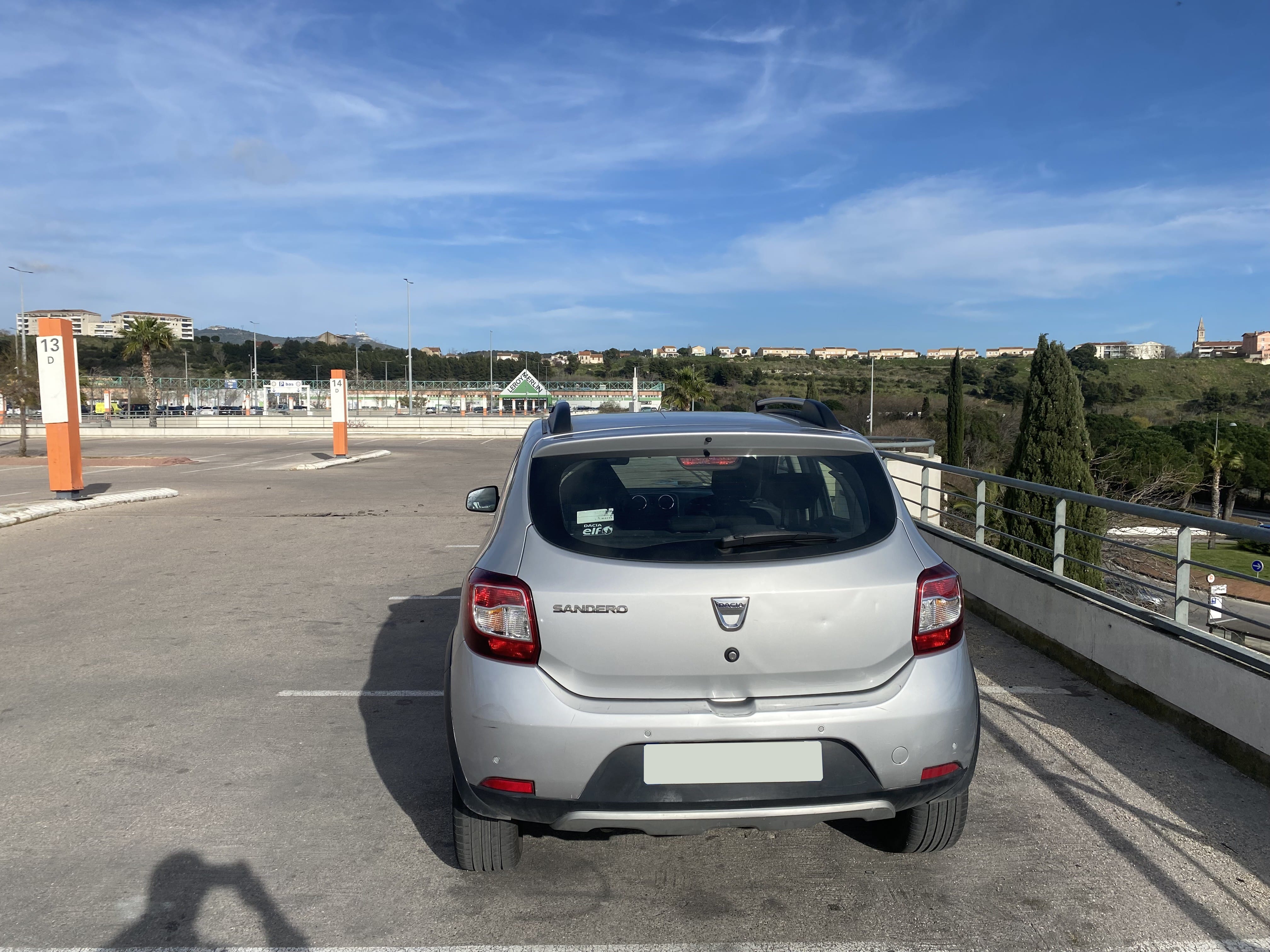 Dacia Sandero mit Kindersitz