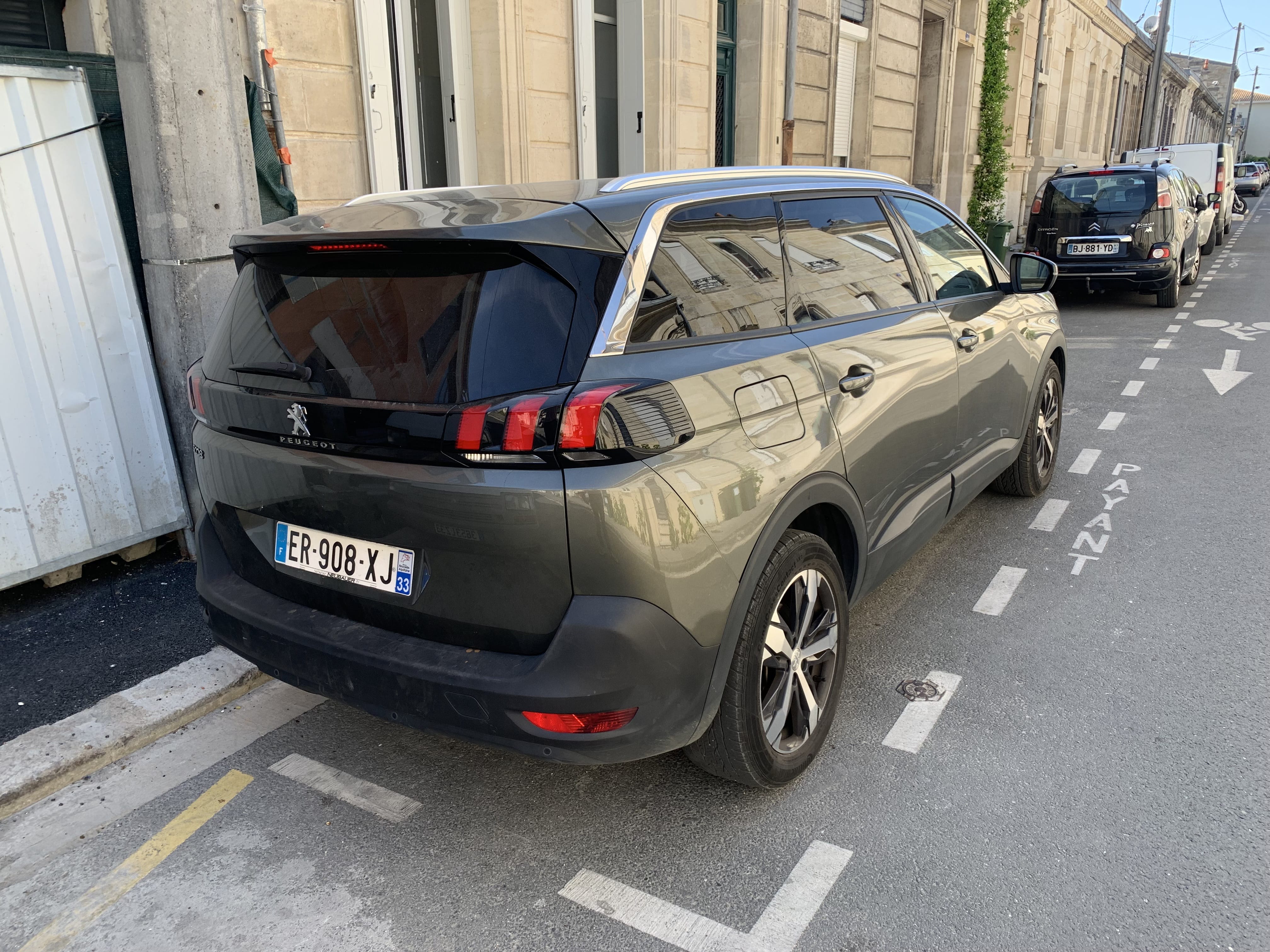 Peugeot 5008 avec GPS