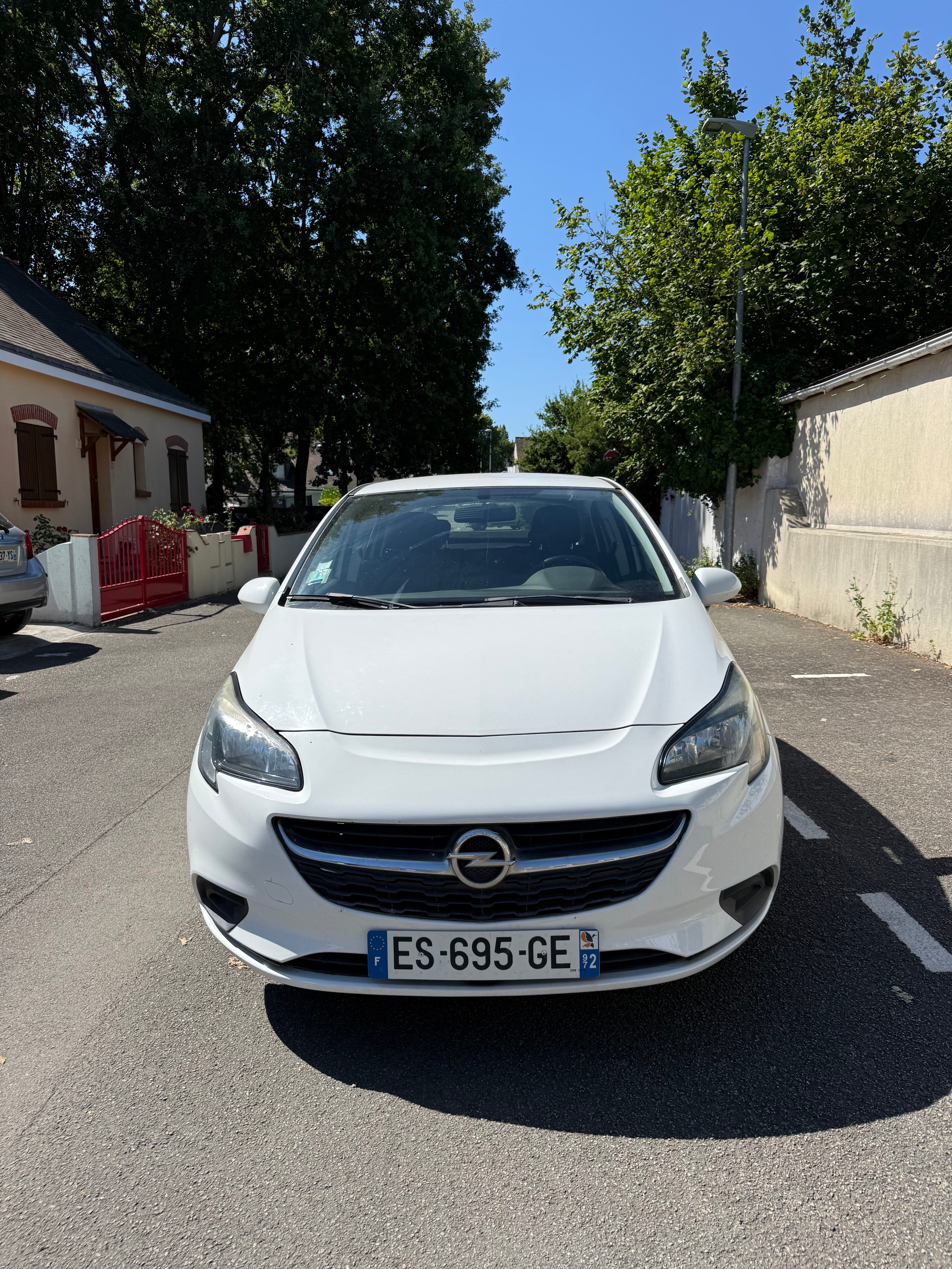 Opel Corsa avec Entrée audio / iPod