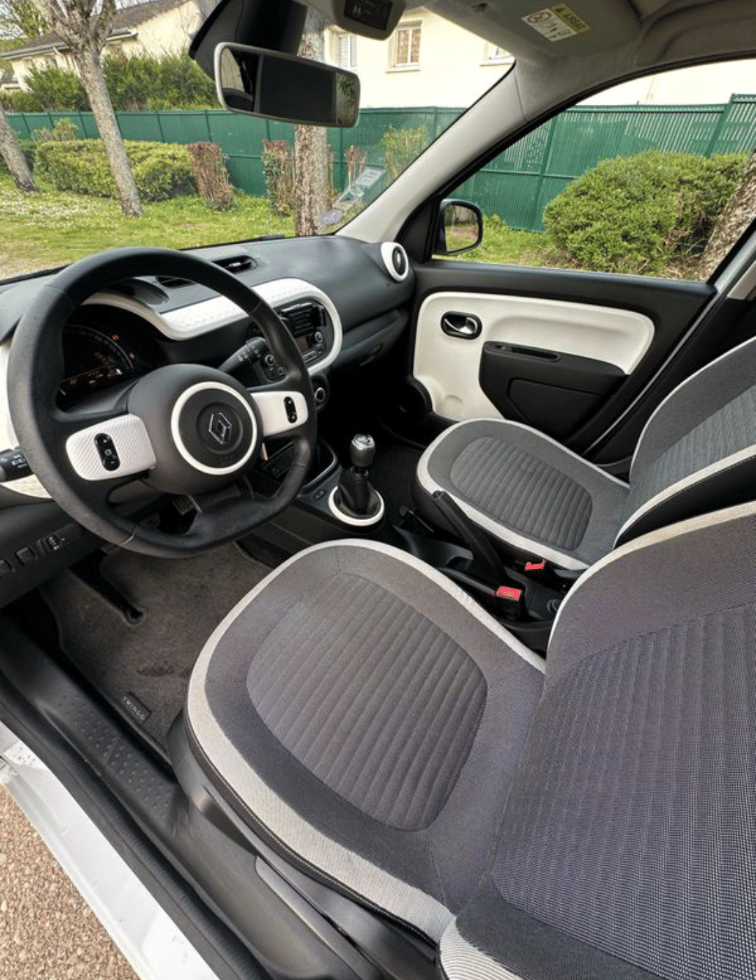 Renault Twingo III avec Entrée audio / iPod