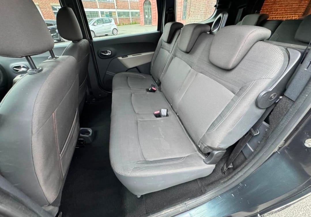 Dacia Lodgy avec Siège bébé