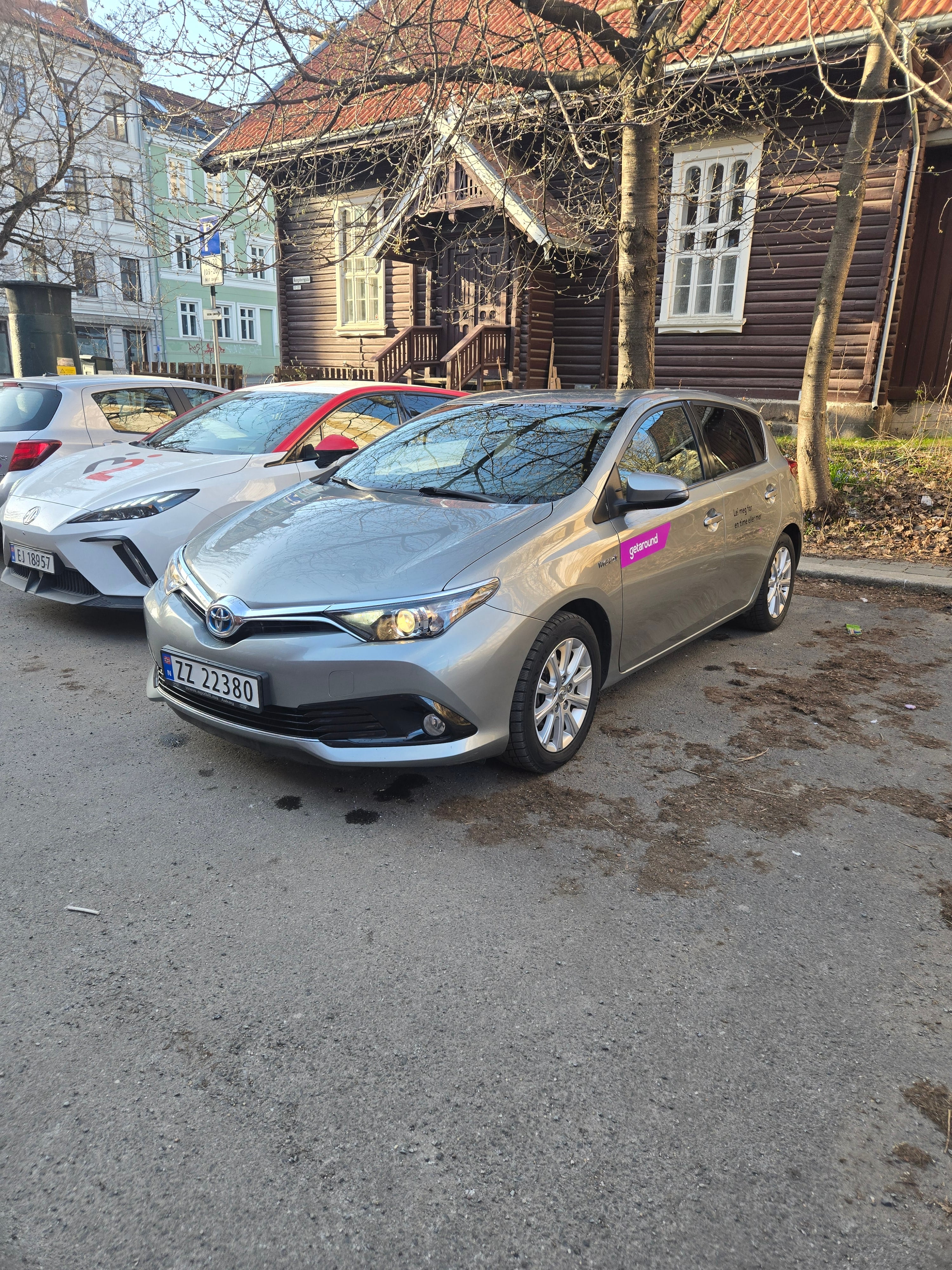 Toyota Auris 1,8 Bensin, Automat, romslig, Navi, Inkl Beboerkort parkering, 2016, Blyfri 95 / Elektrisk (hybrid), automatisk
