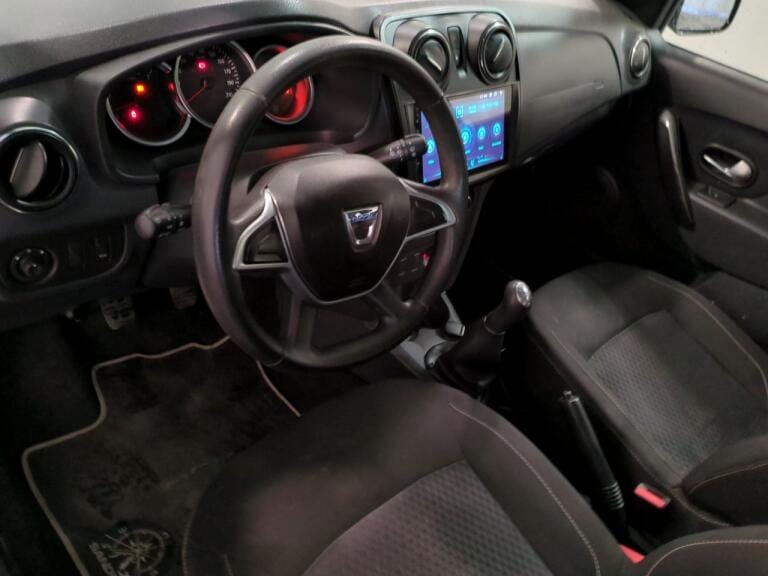 Dacia Sandero Lauréate with Bluetooth audio
