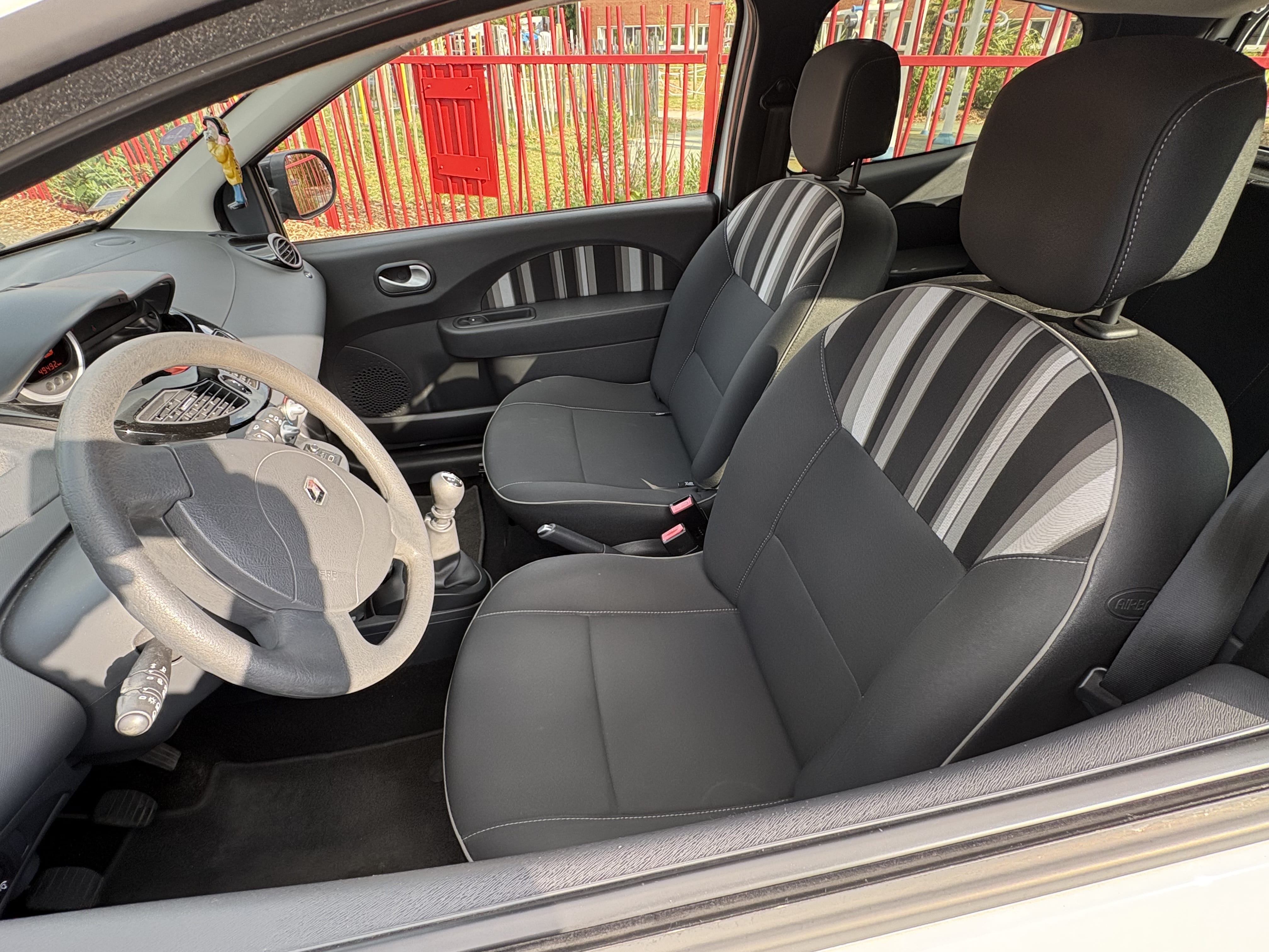 Renault Twingo II avec Autoradio