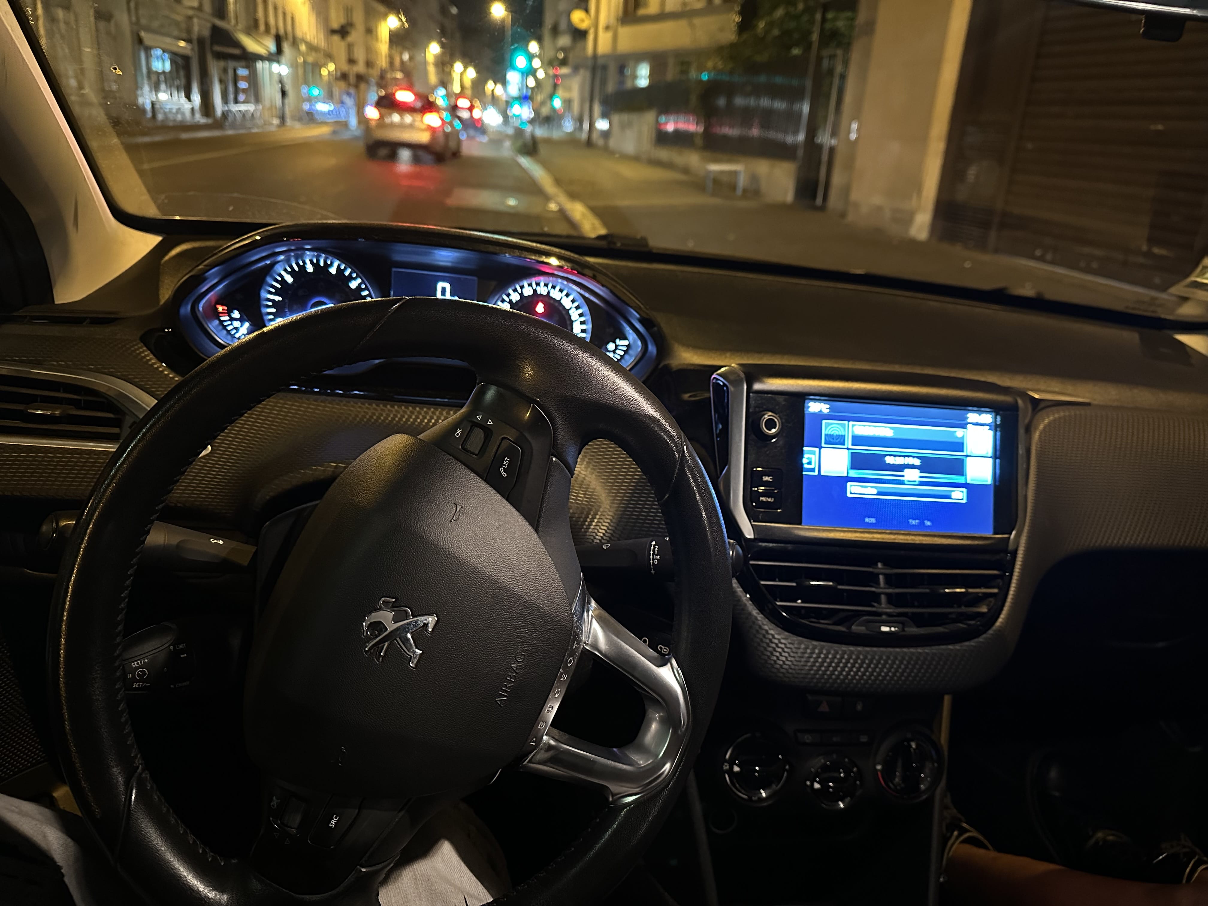 Peugeot e-2008 avec Régulateur de vitesse