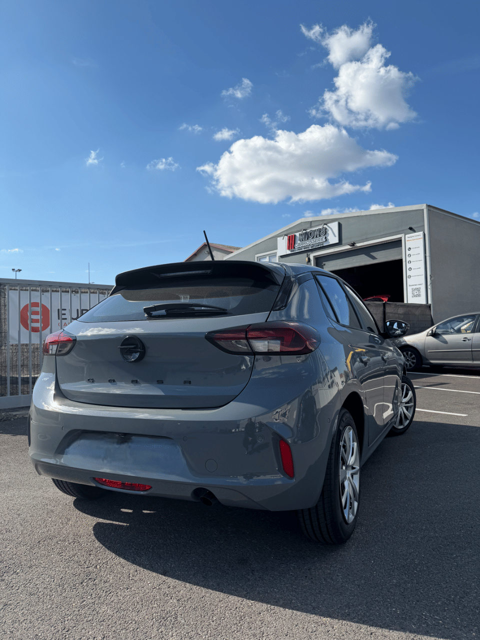 Opel Corsa avec Caméra de recul