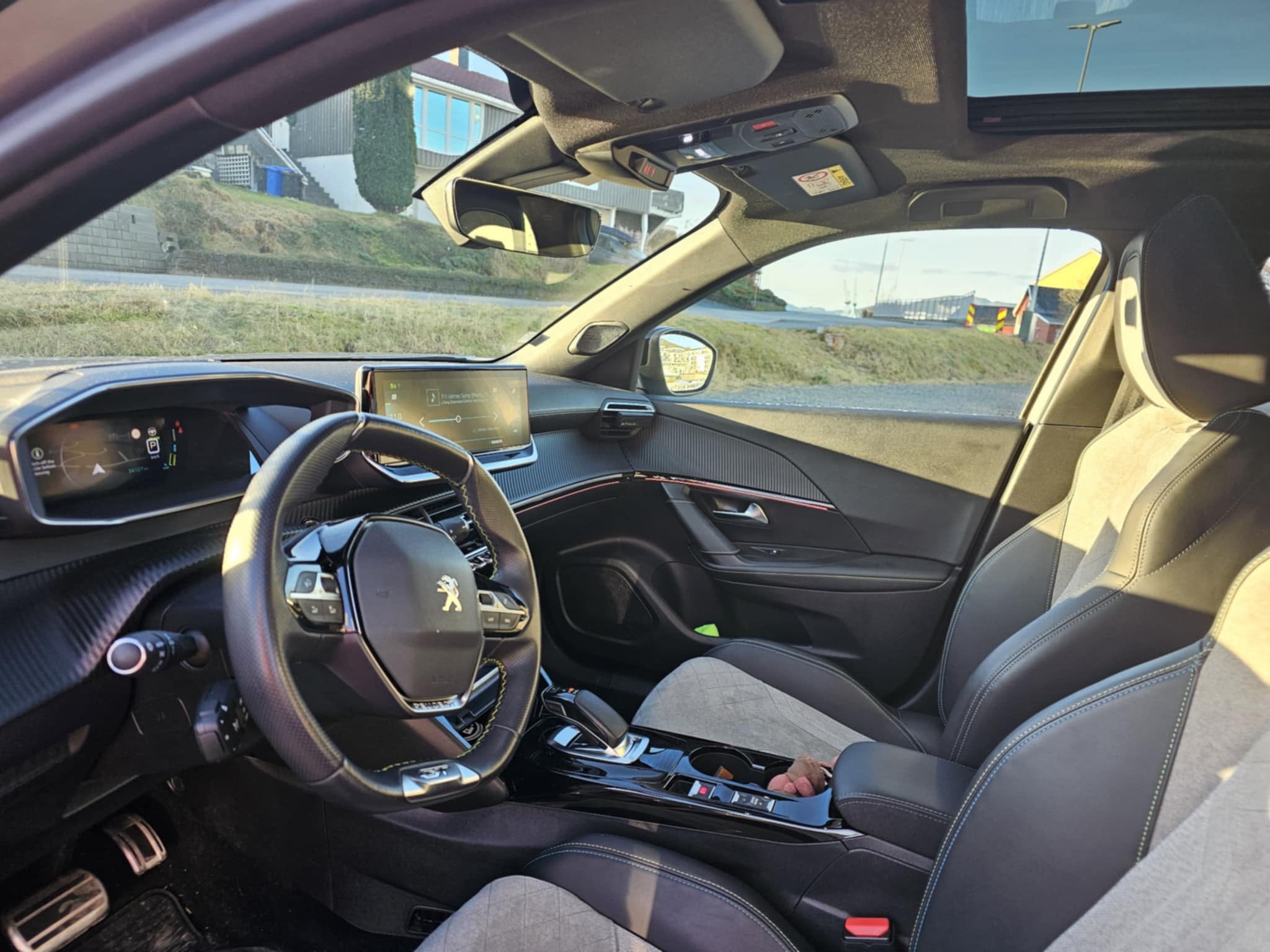 Peugeot e-2008 med Cruisekontroll