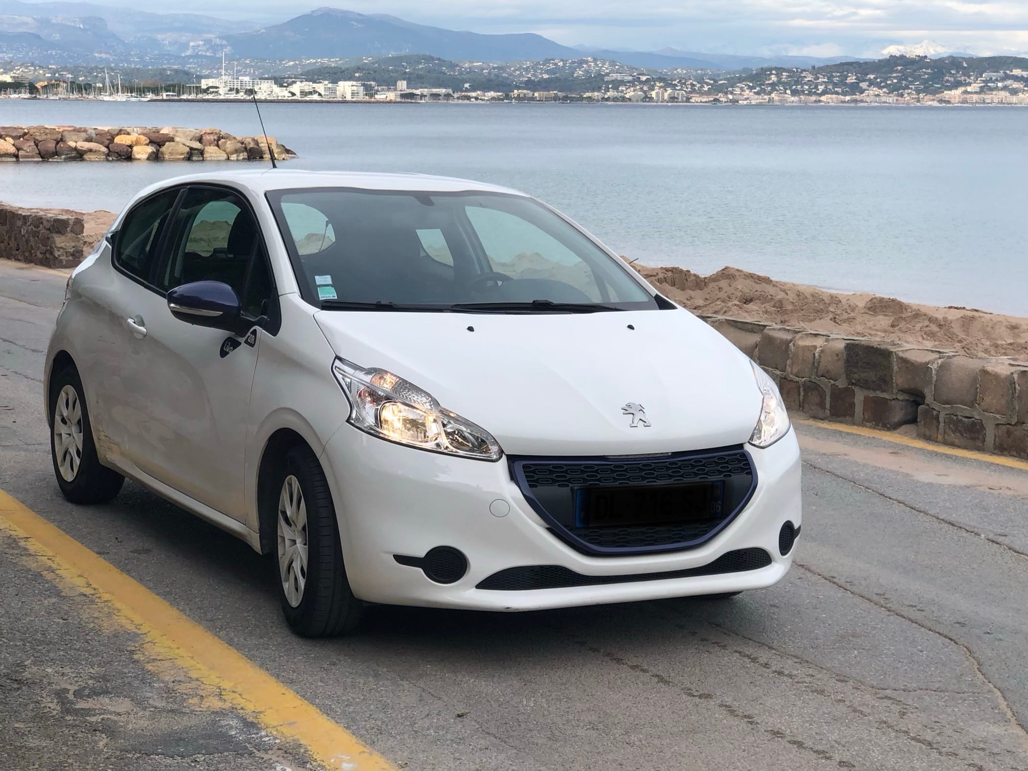 Peugeot 208 avec Siège bébé
