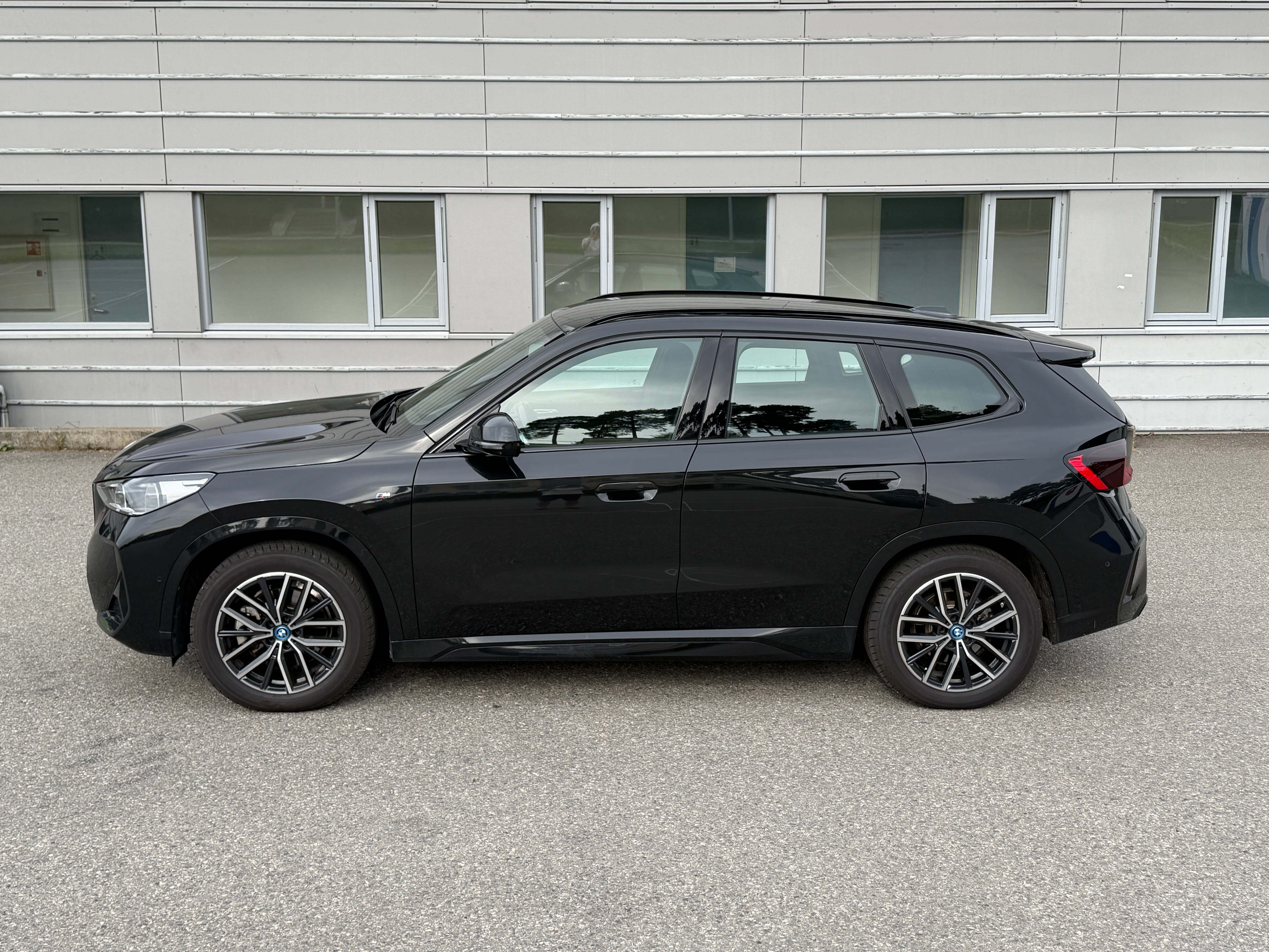 BMW iX1 | 4x4 | 429 WLTP with Air conditioning