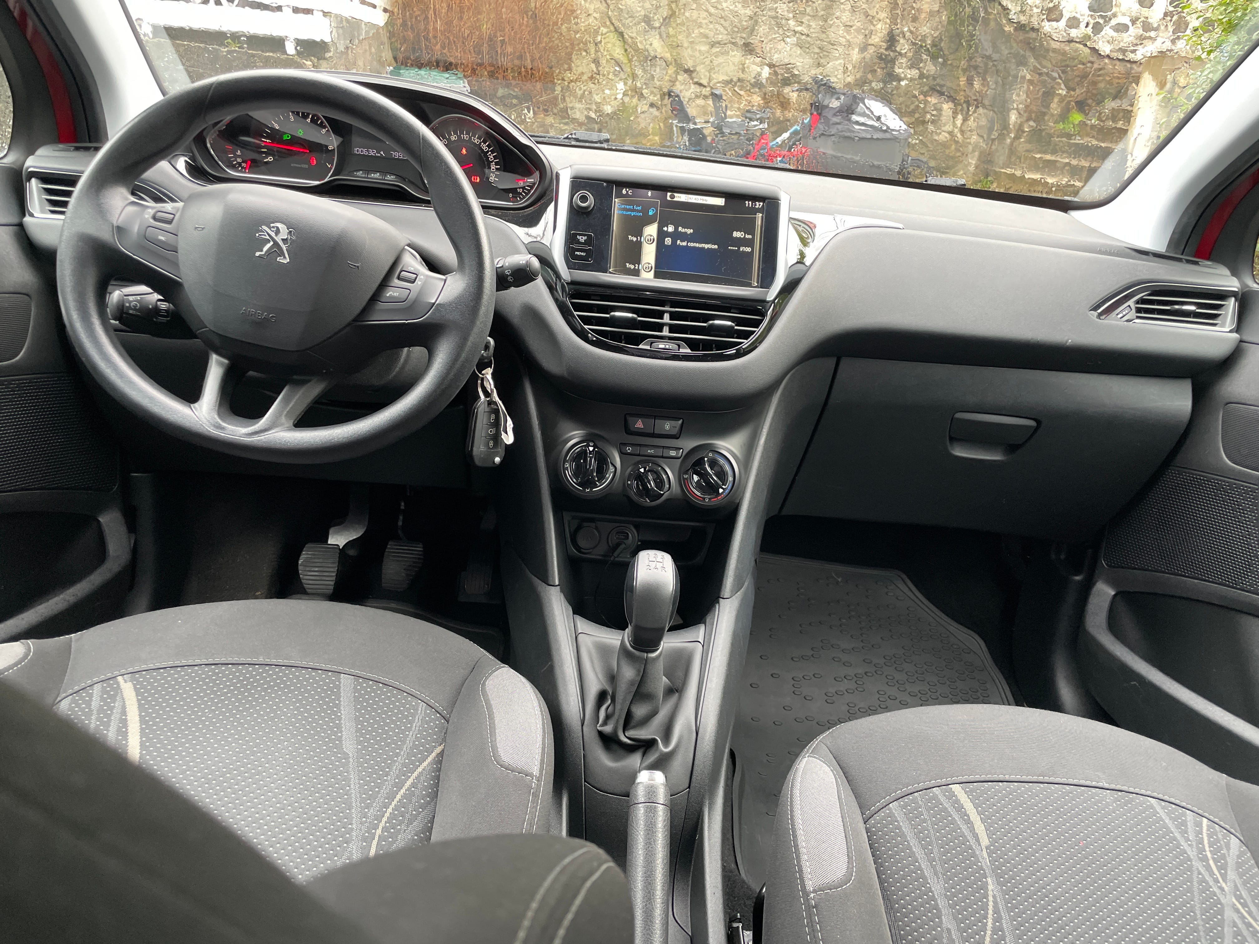 Peugeot 208 with Bluetooth audio