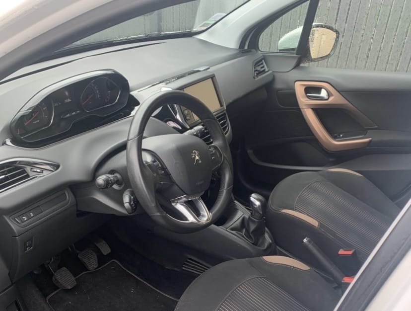 Peugeot 208 Accès facile Métro – Économique