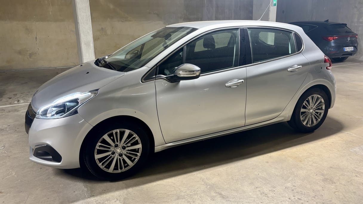 Peugeot 208 Style/EN avec Climatisation