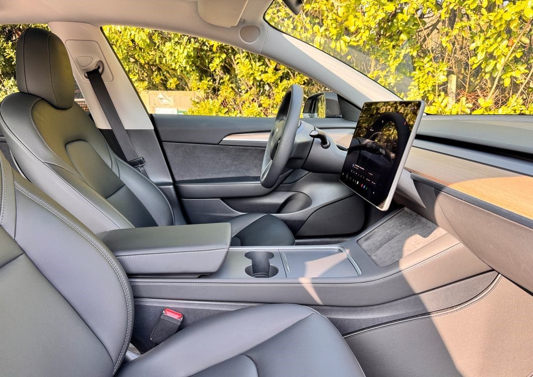 Tesla Model 3 Noire, vitres teintées avec Régulateur de vitesse