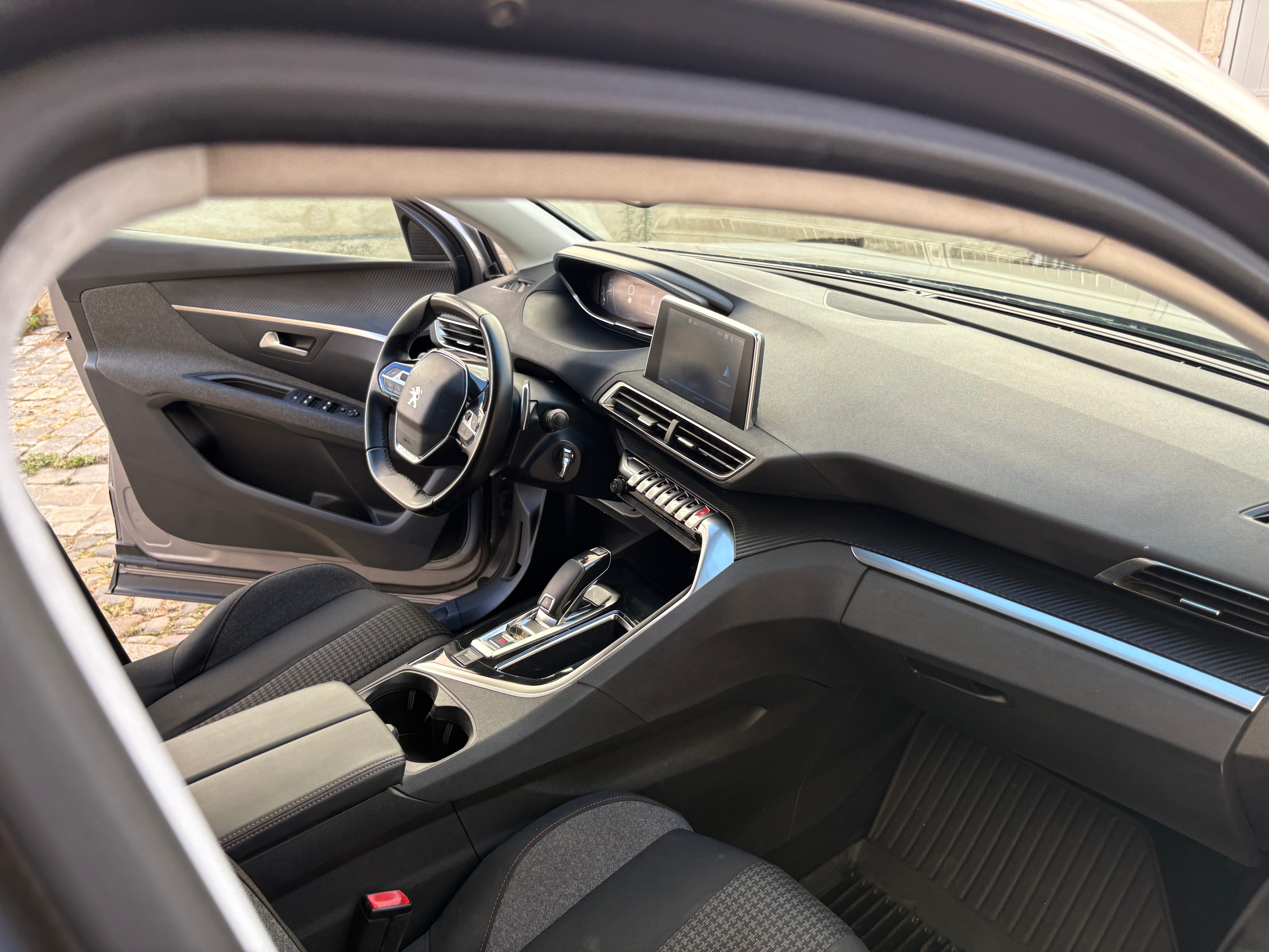 Peugeot 3008 Boite AUTOMATIQUE 130 ch essence avec GPS