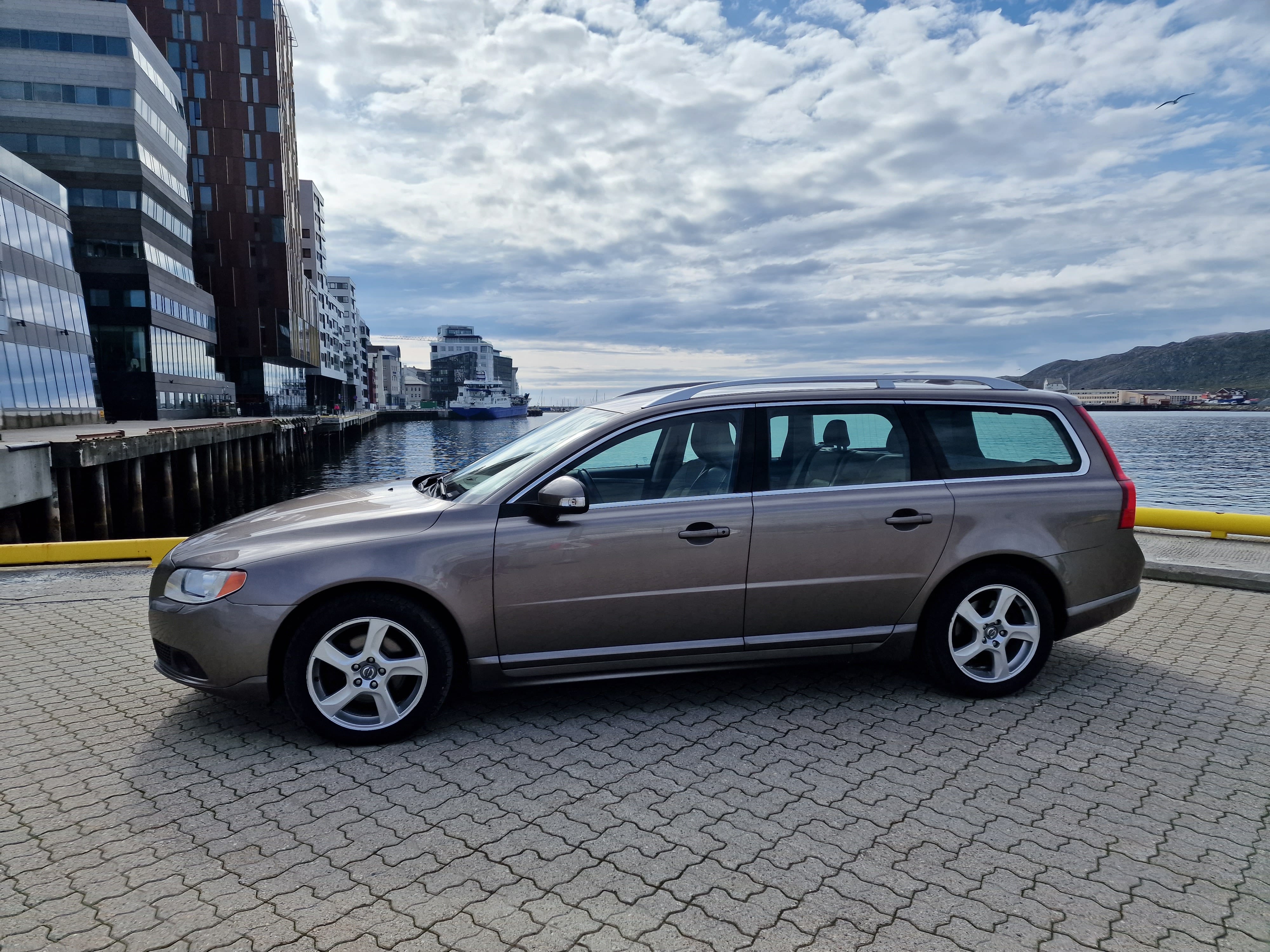 Volvo V70 with Air conditioning