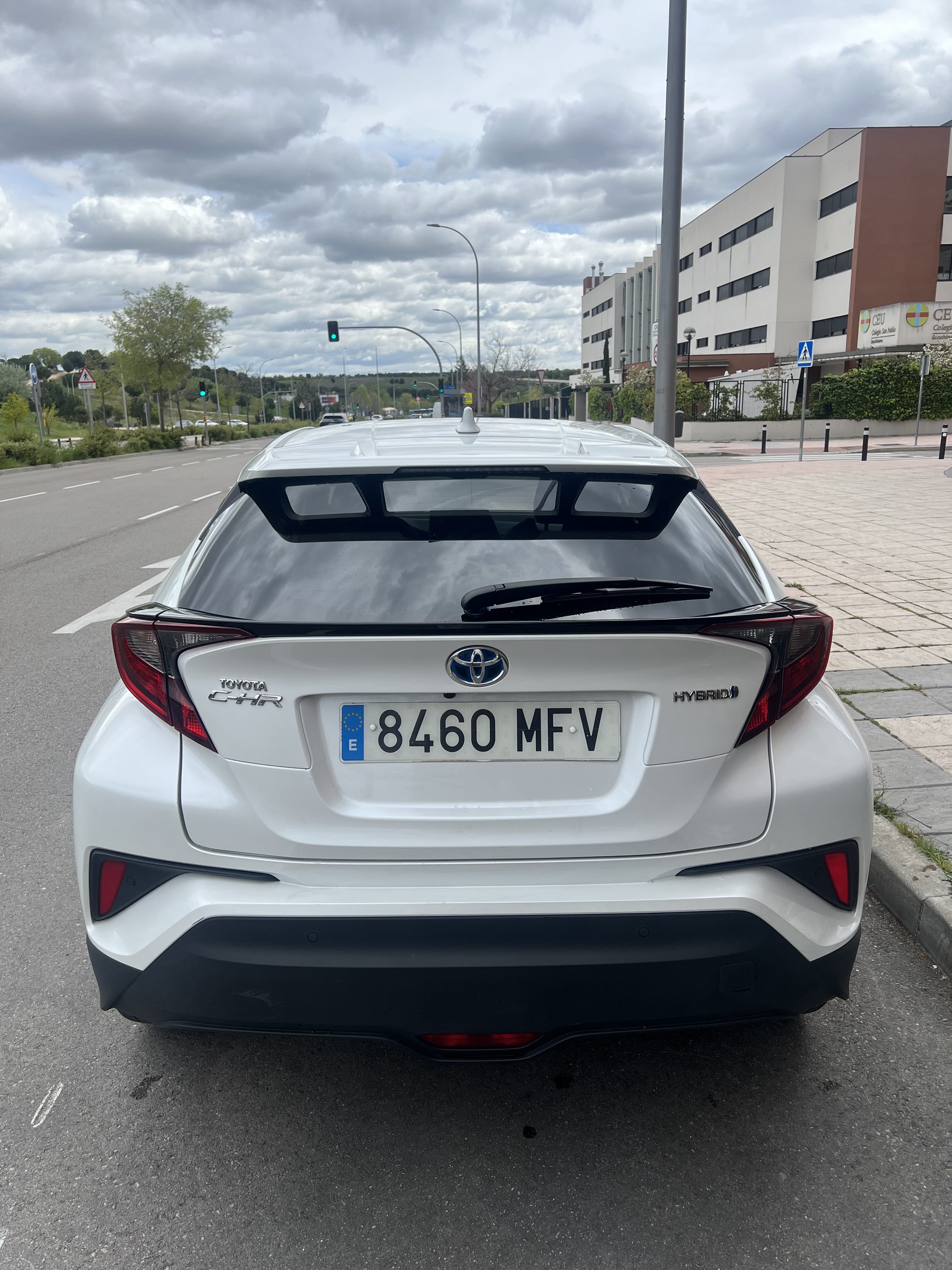 Toyota C-HR Hybrid con GPS