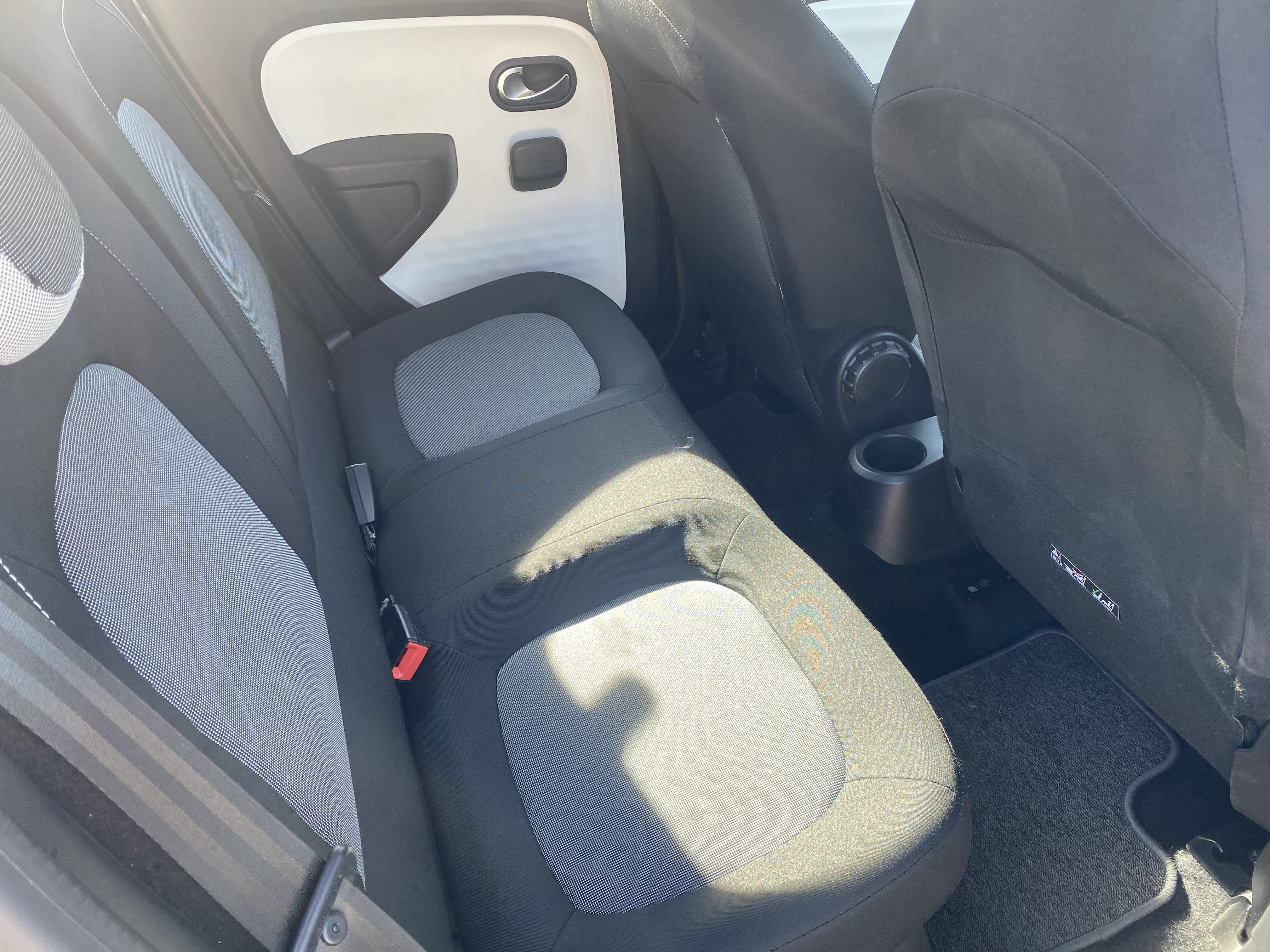 Renault Twingo /Metro ligne 7bis/ Place des Fêtes /90cv avec Entrée audio / iPod