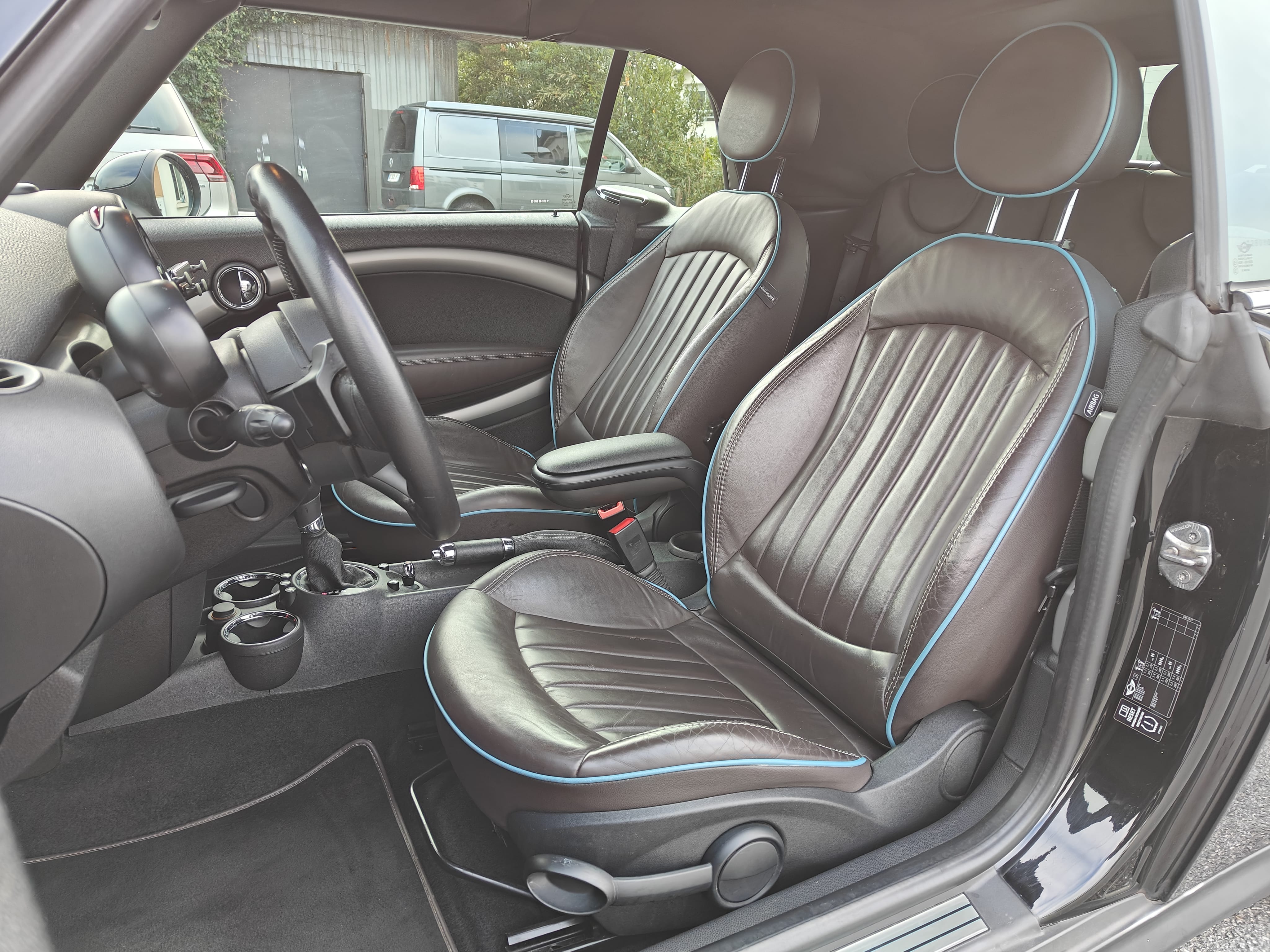 Mini Cooper Convertible R57 with Audio / iPod input