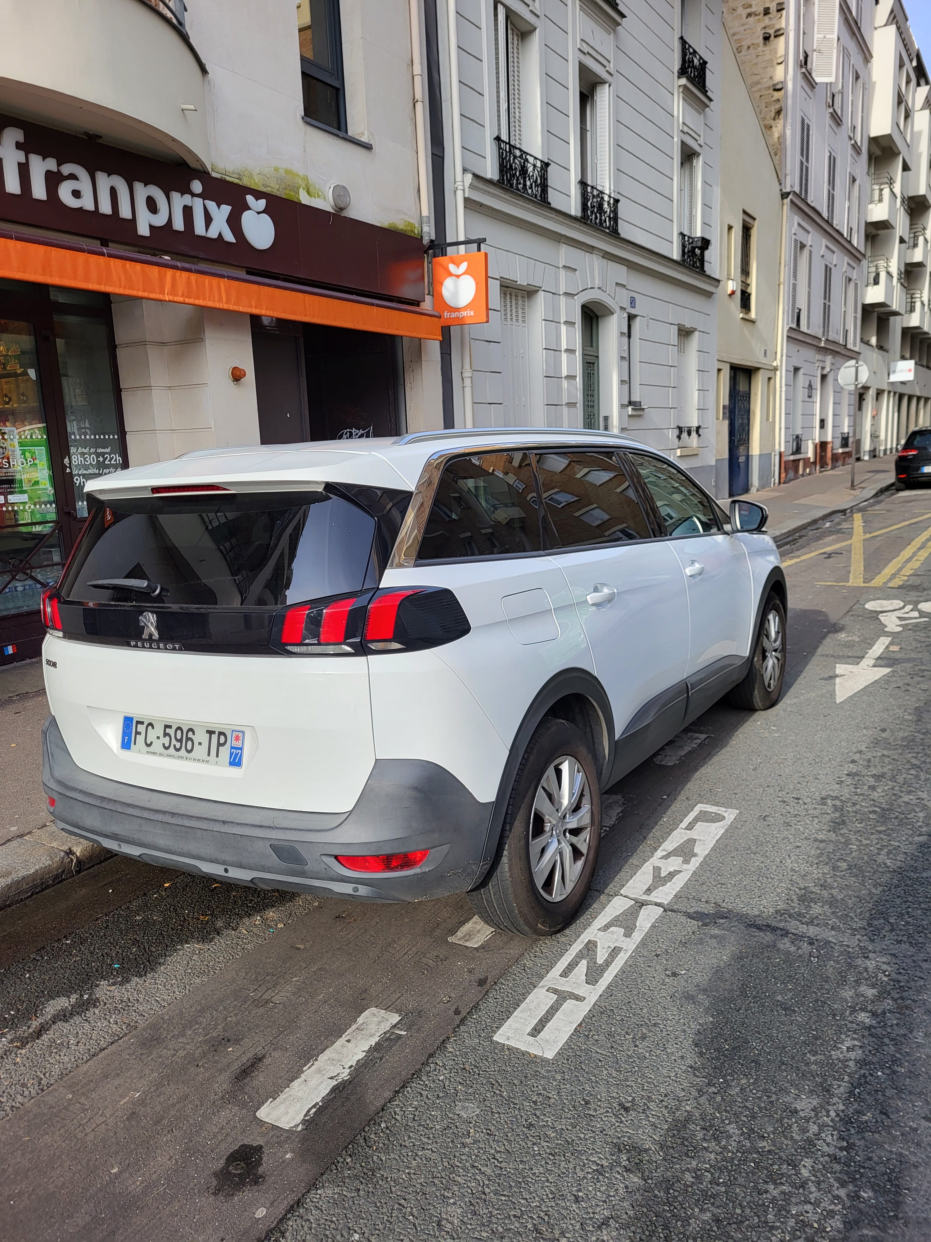 Peugeot 5008 130 ch 1.2 l Essence avec Climatisation