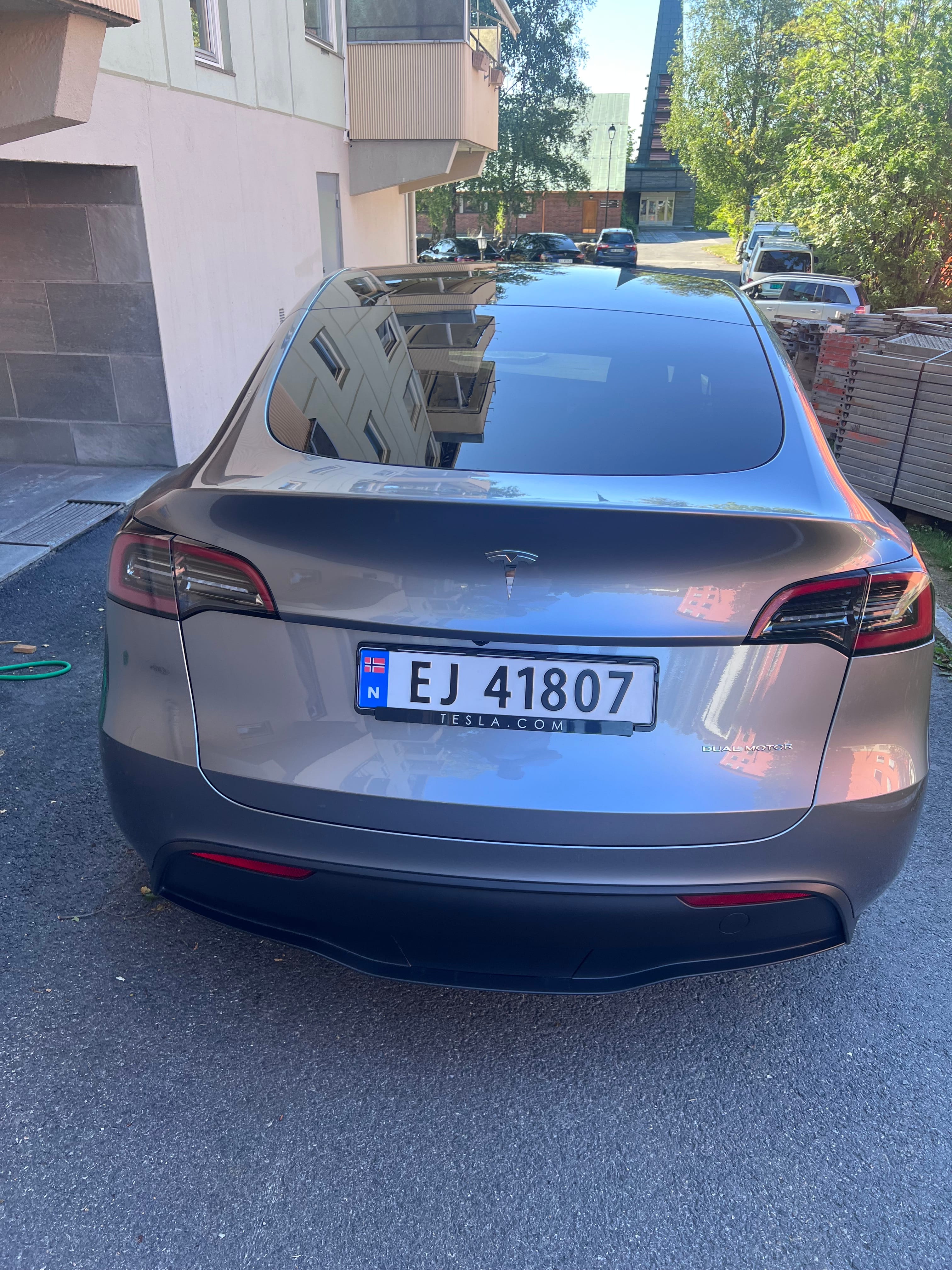 Tesla Model Y Long Range med Bluetooth audio