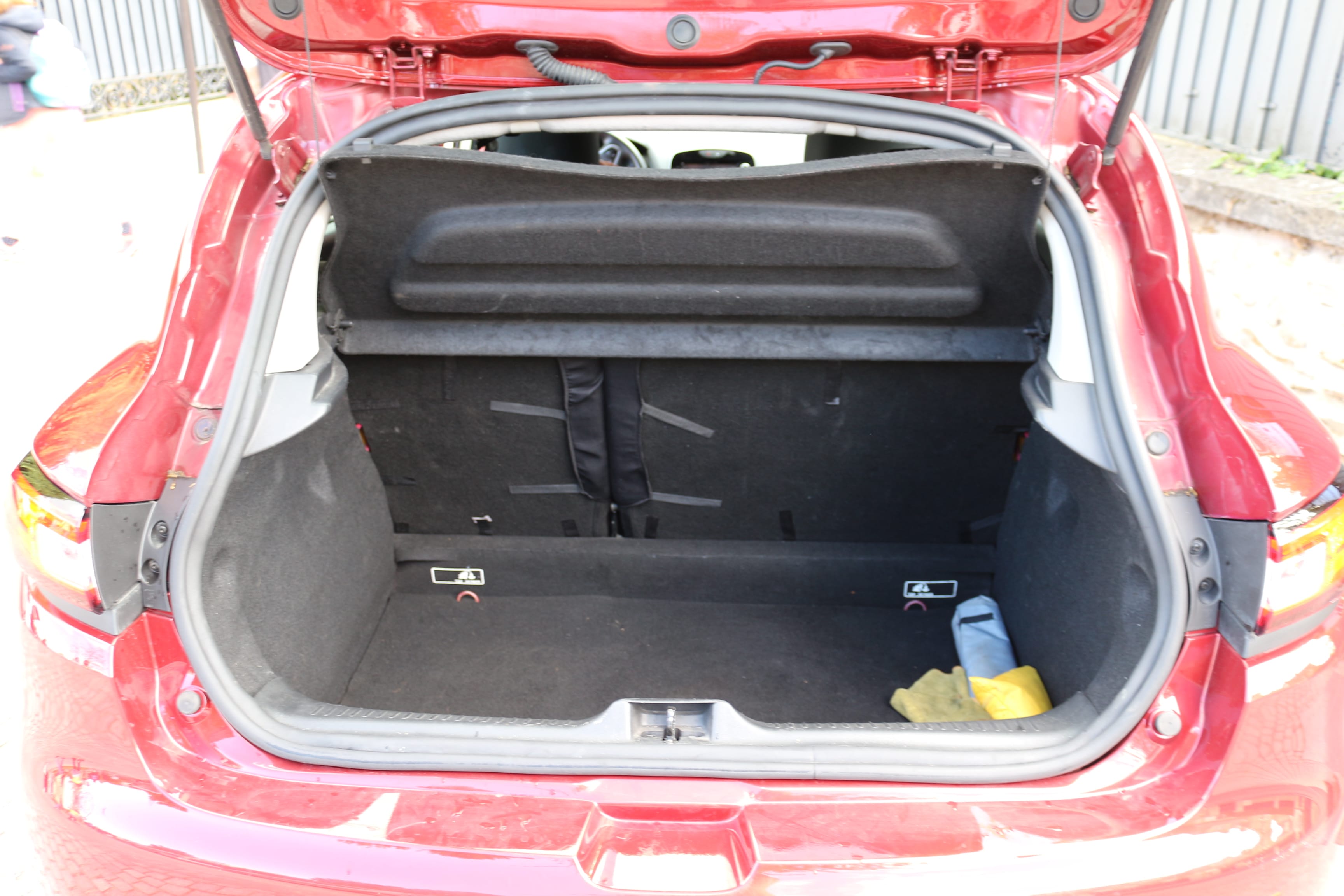 Renault Clio FF-489-FS avec Audio Bluetooth