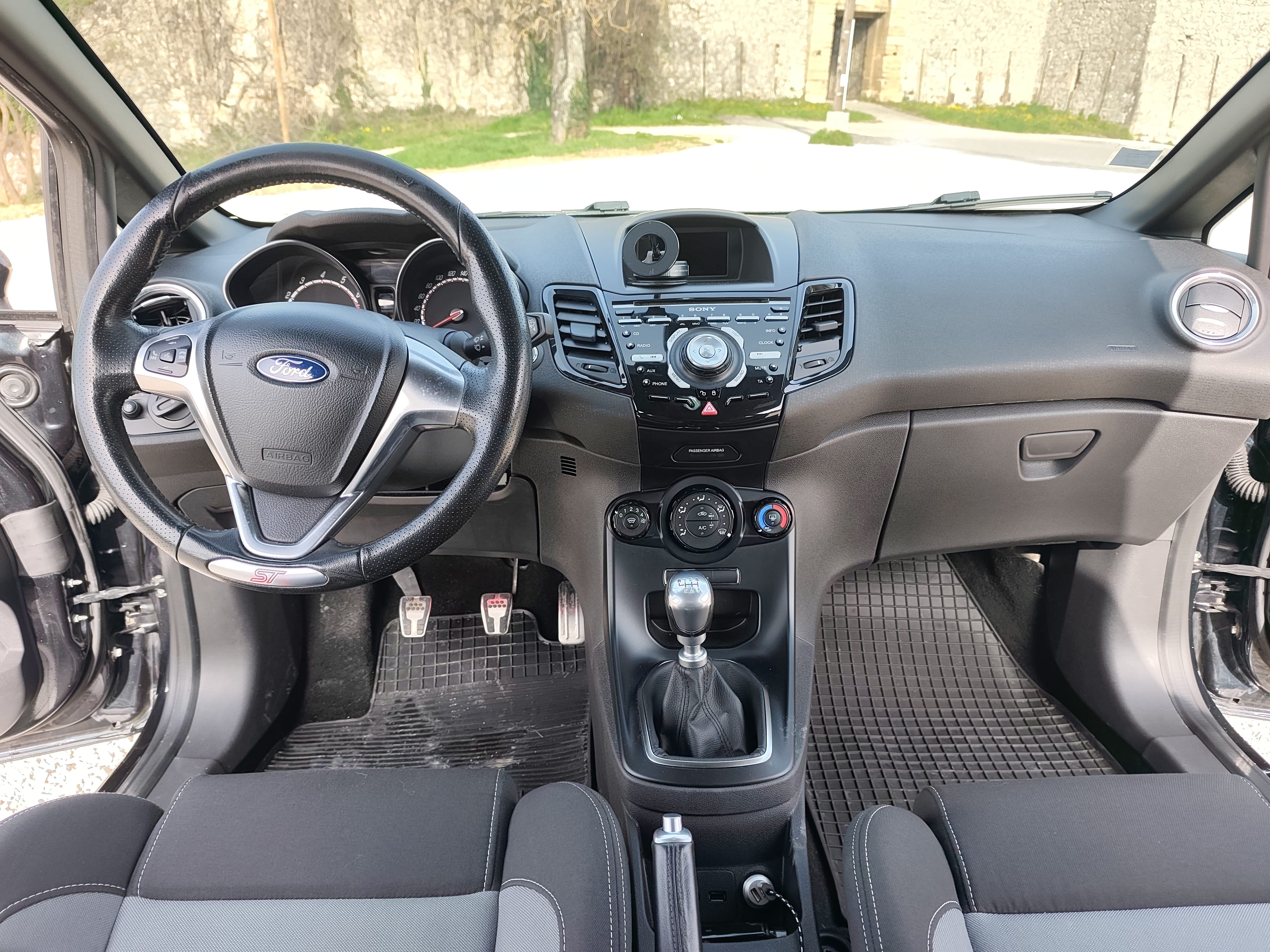 Ford Fiesta ST avec Siège bébé