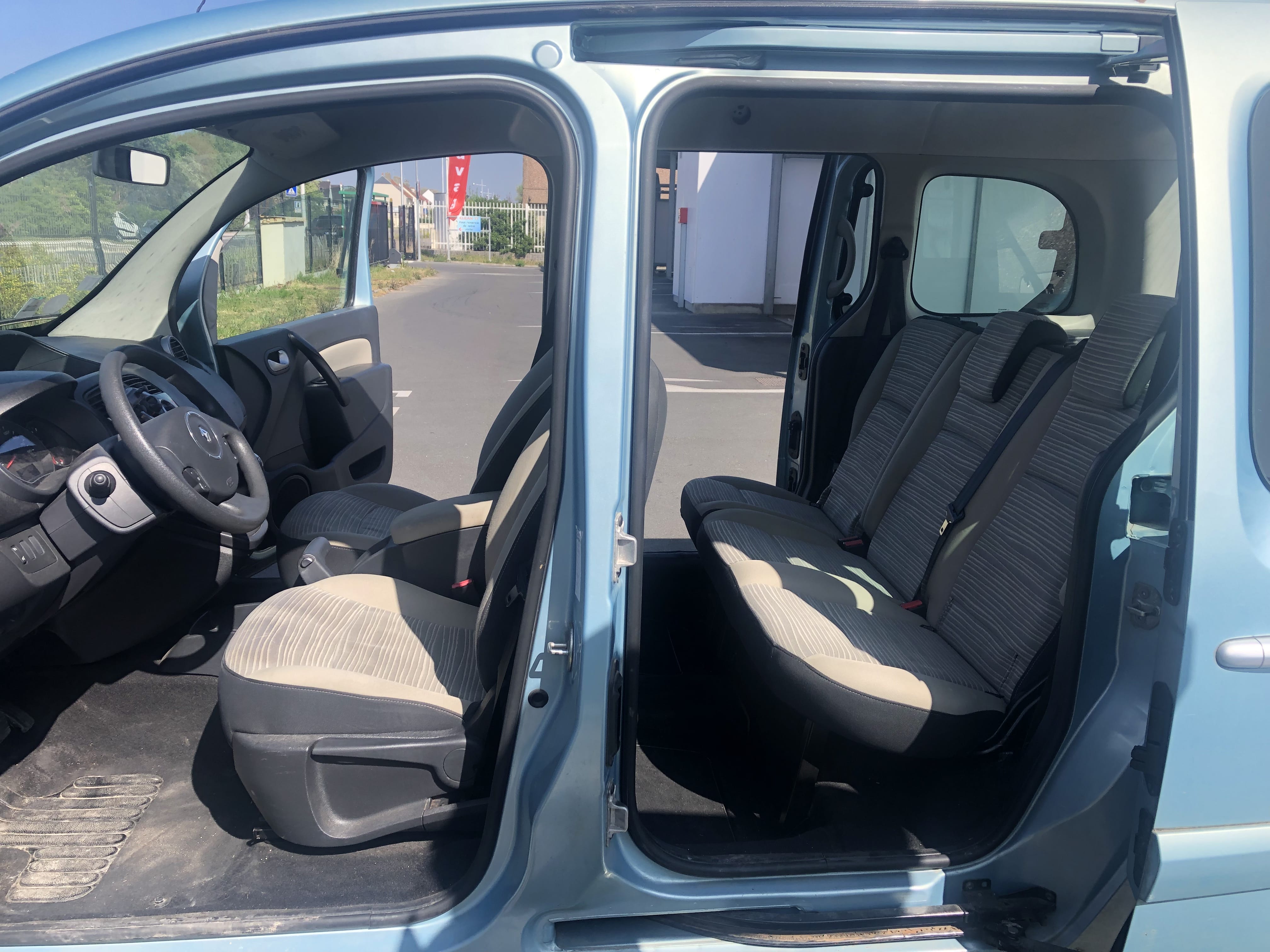 Renault Kangoo avec Siège bébé