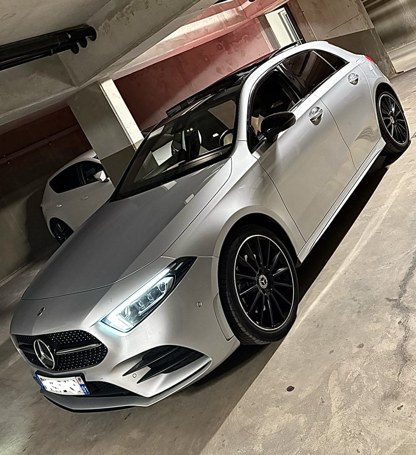 Mercedes-Benz Classe A 250 e, 2022, Essence 95 / Électrique (hybride), automatique