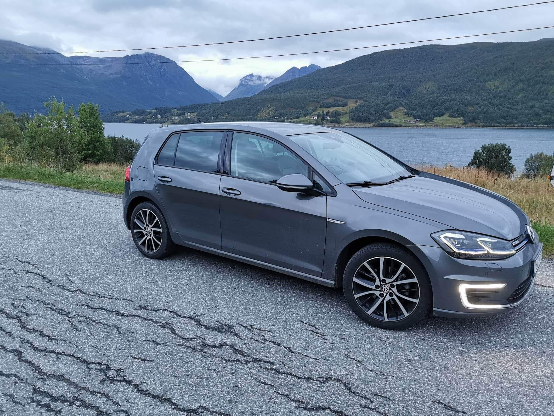 Volkswagen e-Golf Rekkevidde wltp 220km, dachcam forran og bak. Max ladde fart på 40kw/t. met Airco
