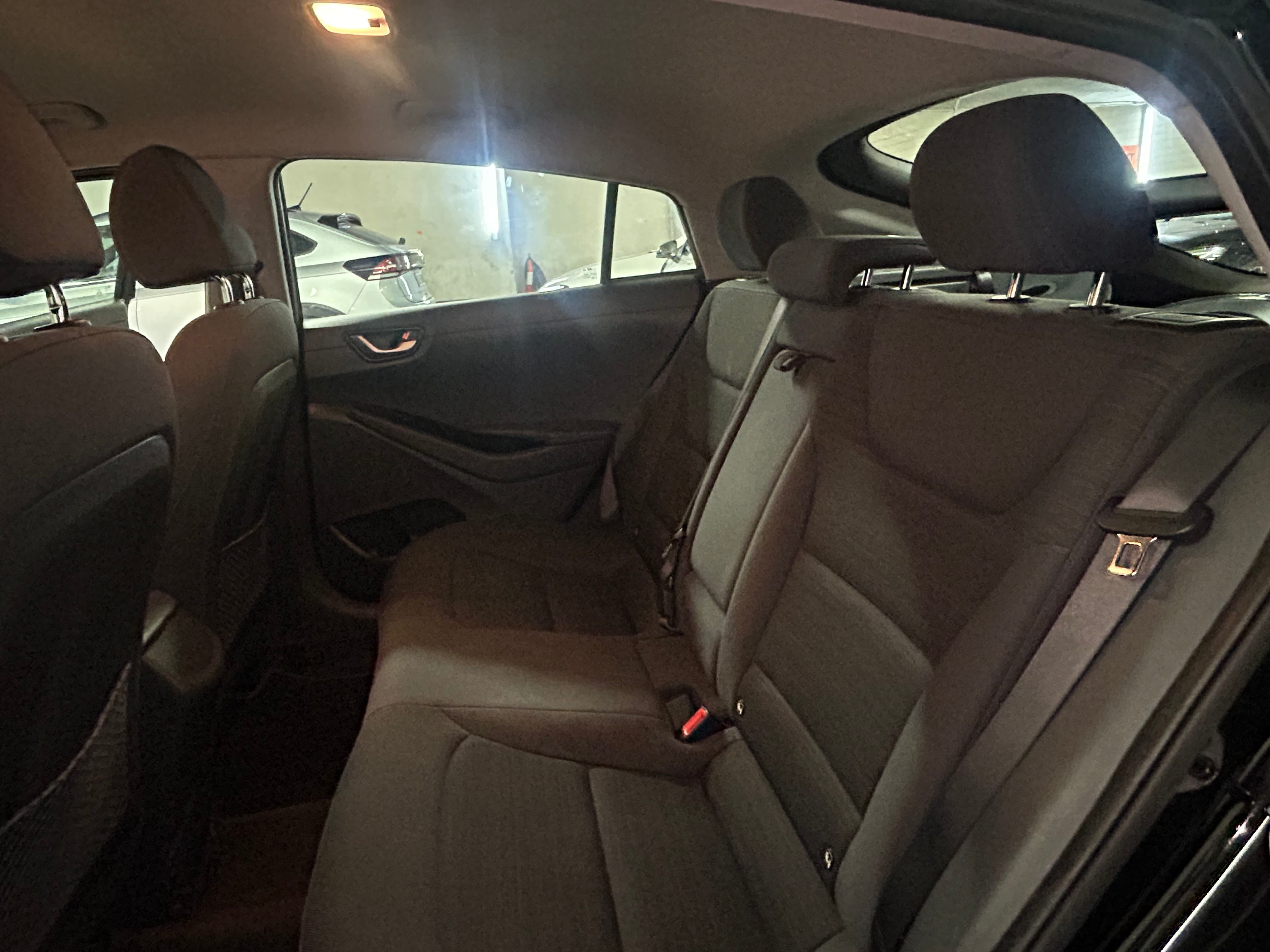 Hyundai Ioniq met Autostoel baby